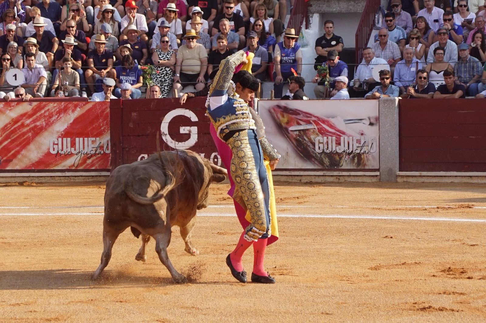 : Emilio de Justo y Diosleguarde cierran en hombros una feria de Guijuelo marcada por las despedidas de El Capea y Javier Castaño