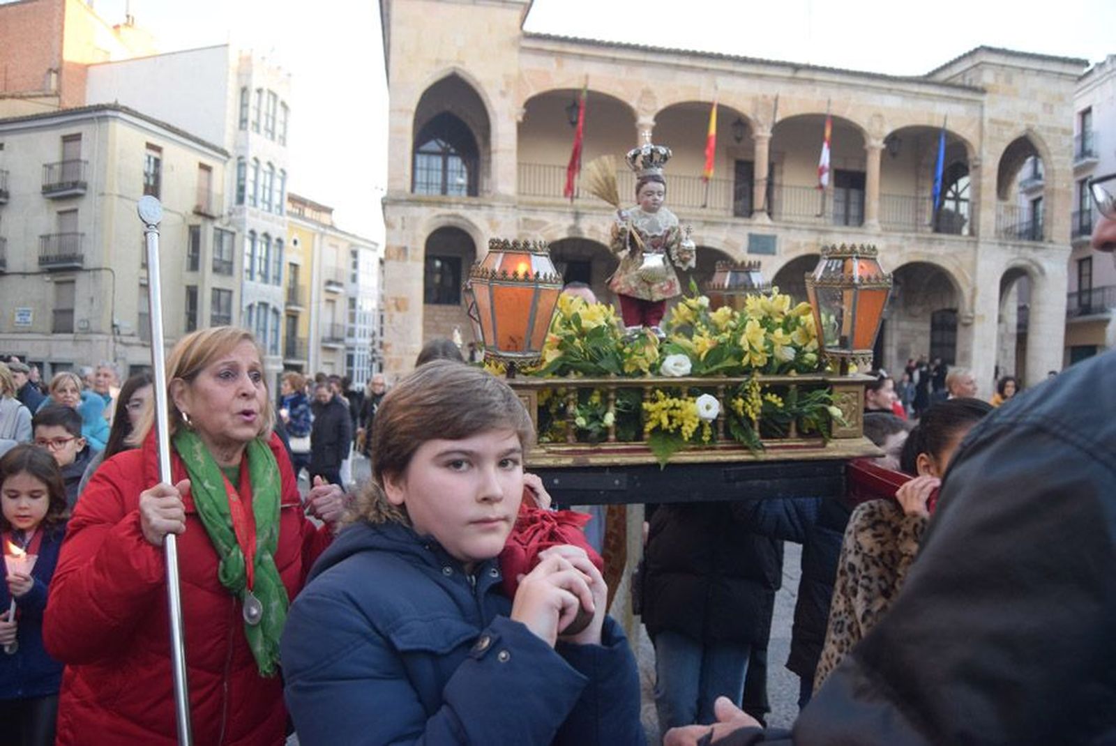 las-candelas-vuelven-a-unir-la-iglesia-de-san-juan-con-la-de-san-vicente-101