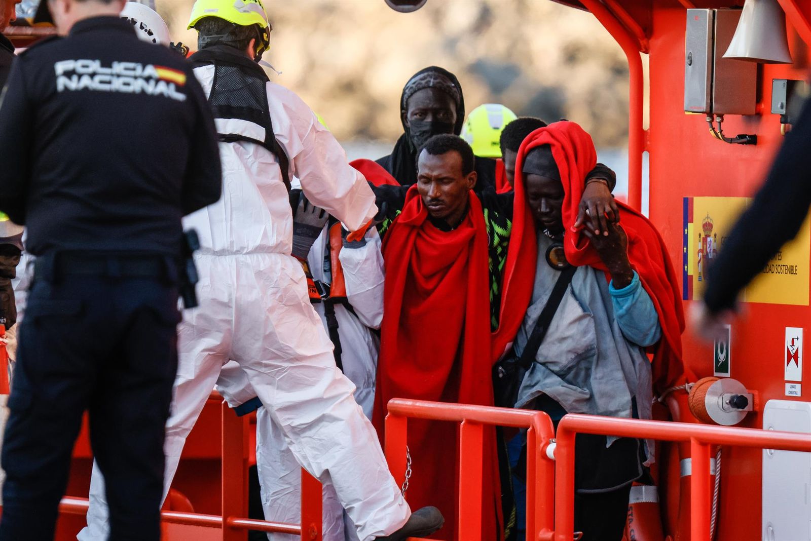 Migrantes rescatados y trasladados por Salvamento Marítimo