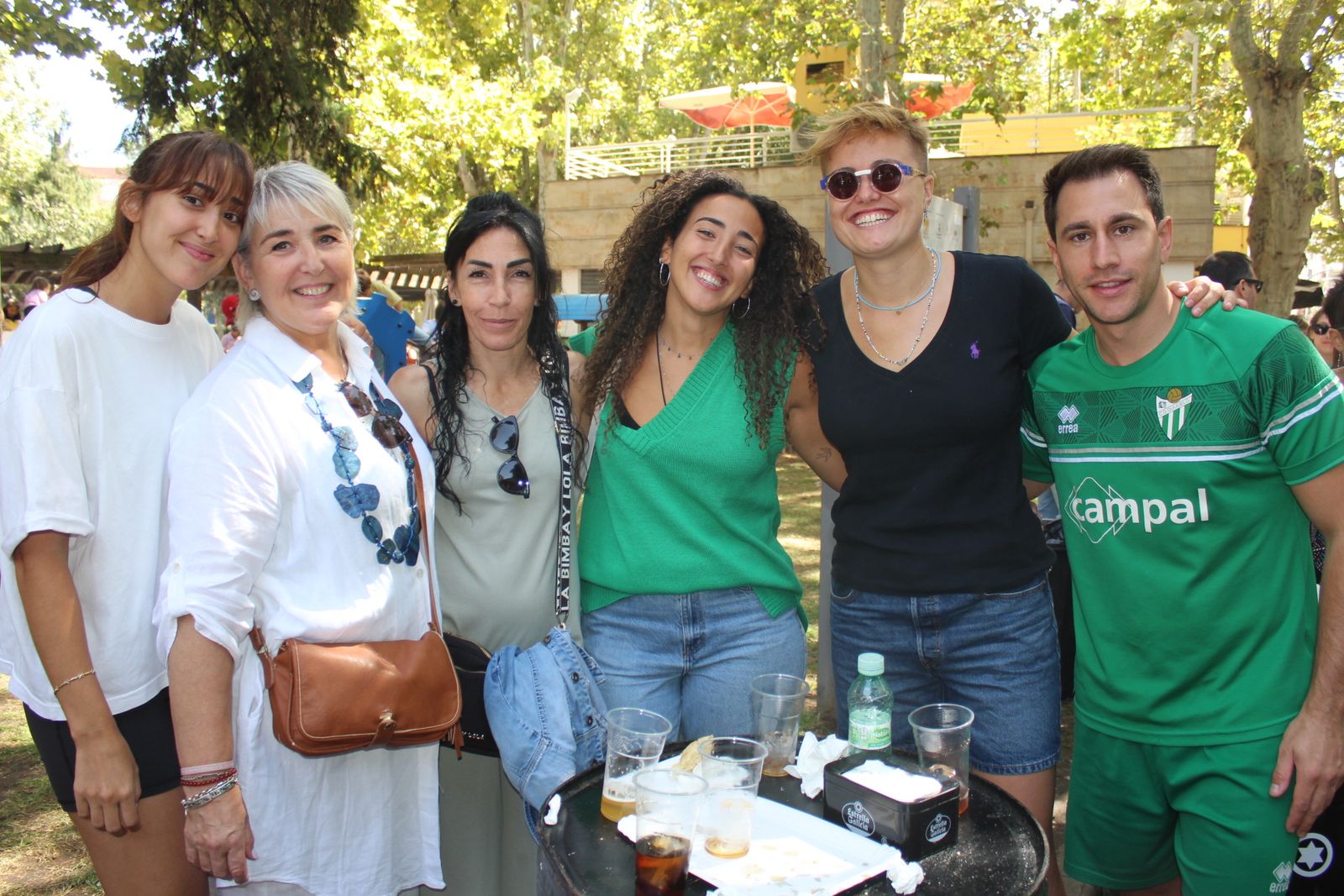 Ambiente en la Feria de Día en el mediodía de este sábado