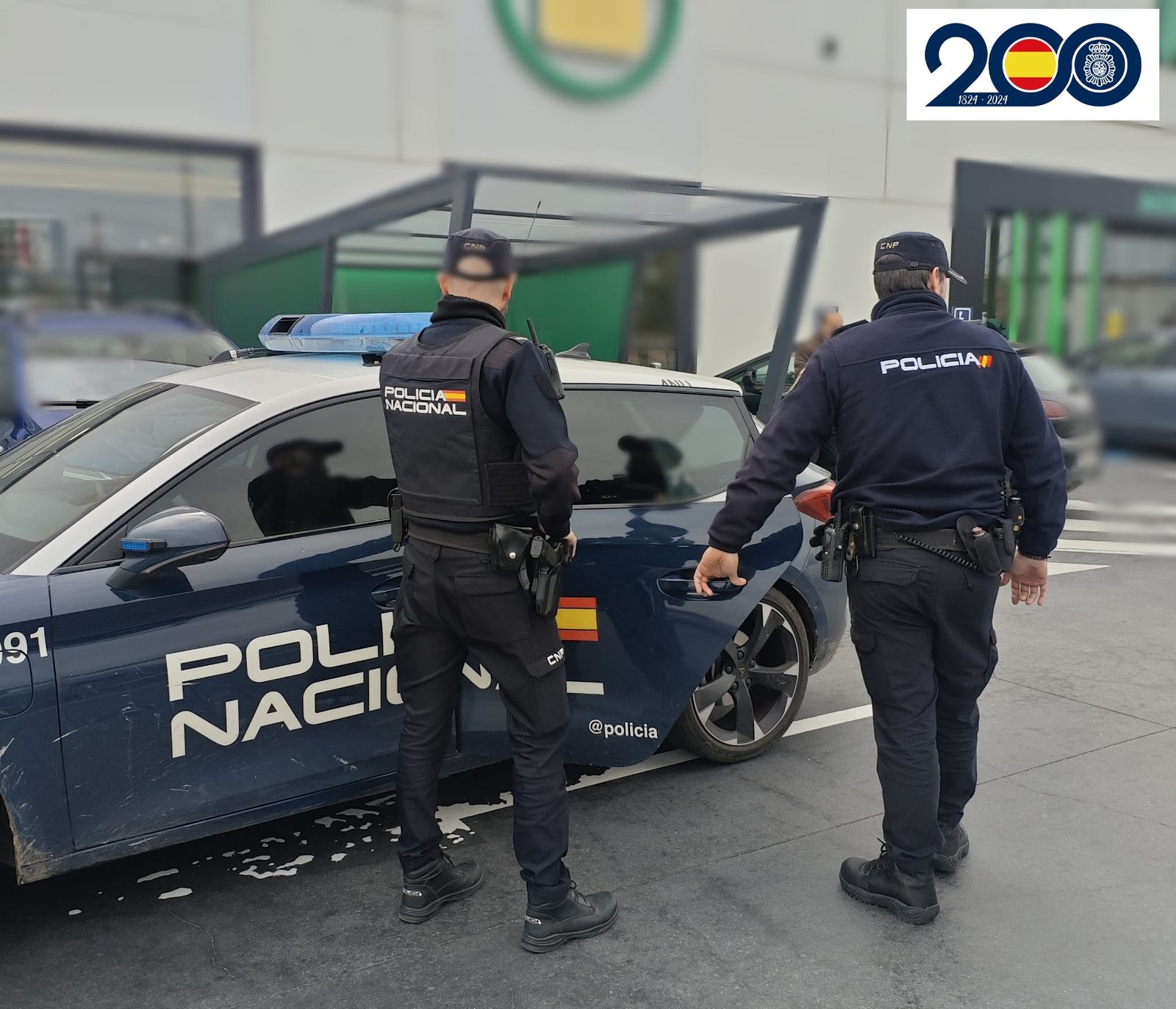 Pillada tras intentar llevarse un carro lleno sin pagar en un supermercado de Zamora capital. Policía Nacional en el lugar