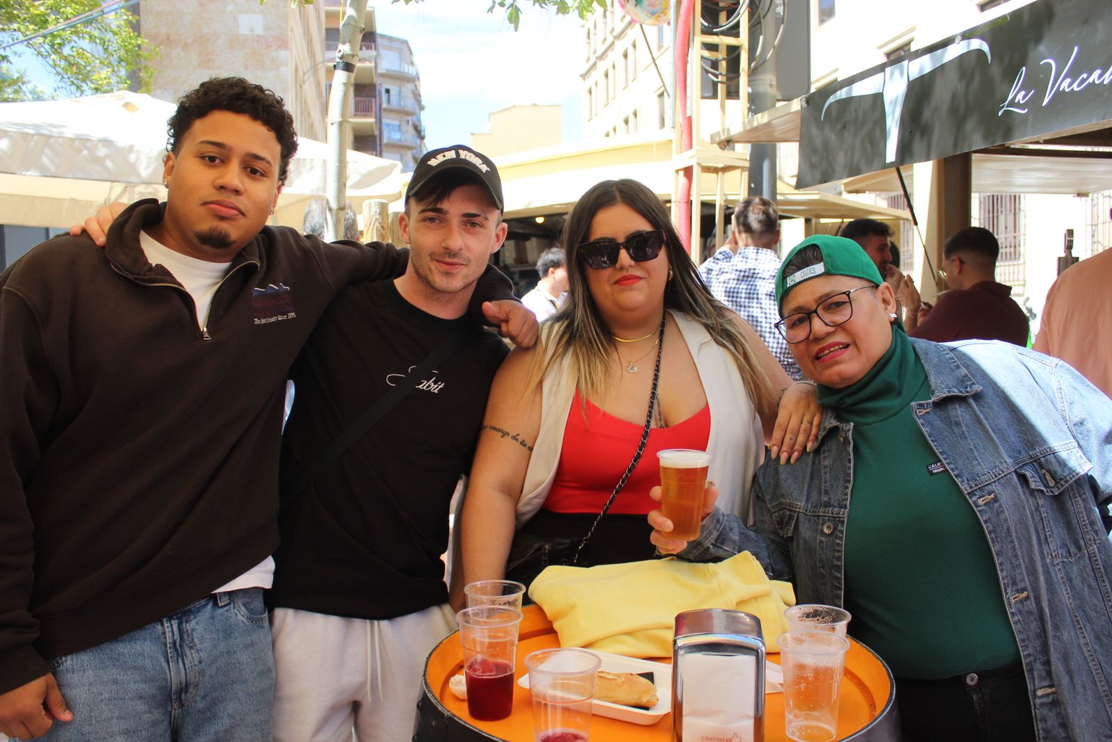 Ambiente en la Feria de Día en el mediodía de este