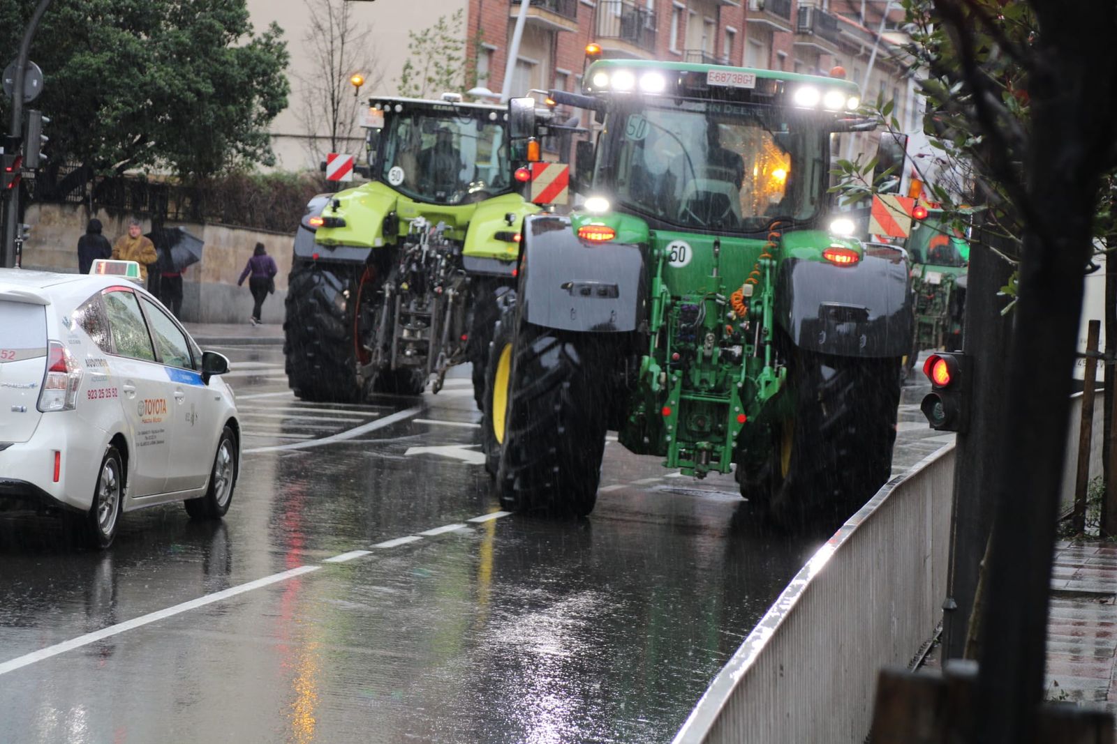 En imágenes la marcha con tractores y vehículos de campo en Salamanca en protesta contra Mercosur