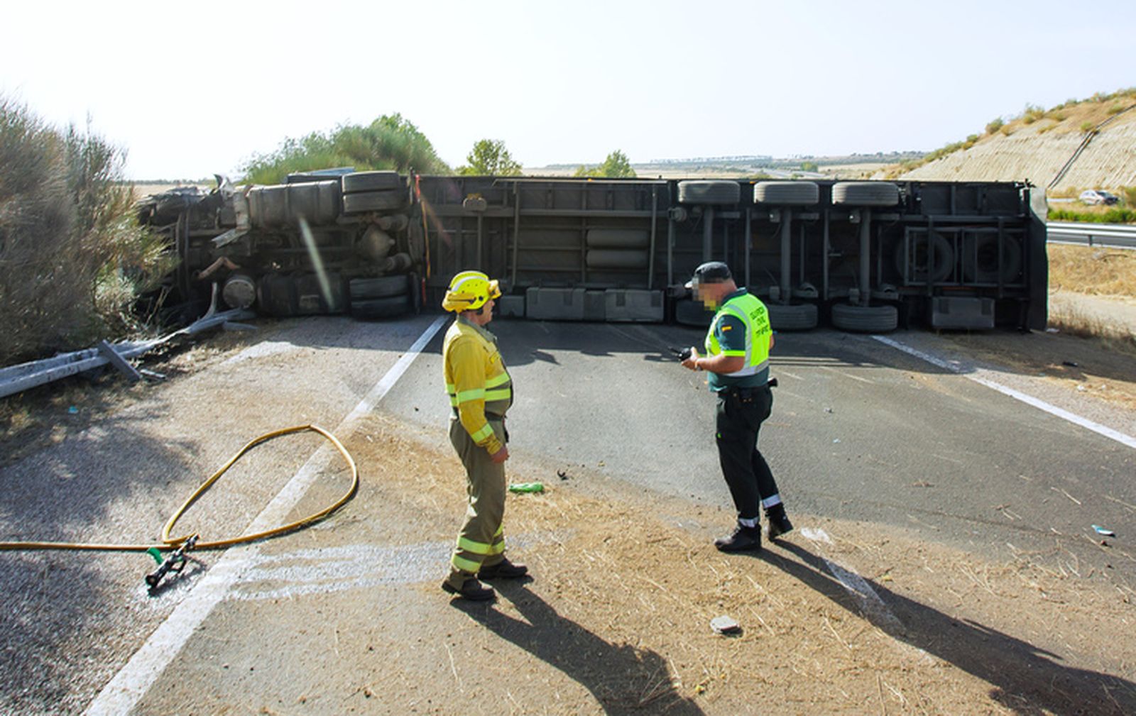 Cortada la A 62 por la salida de vía de un camión a la altura del polígono Las Viñas en Ciudad Rodrigo