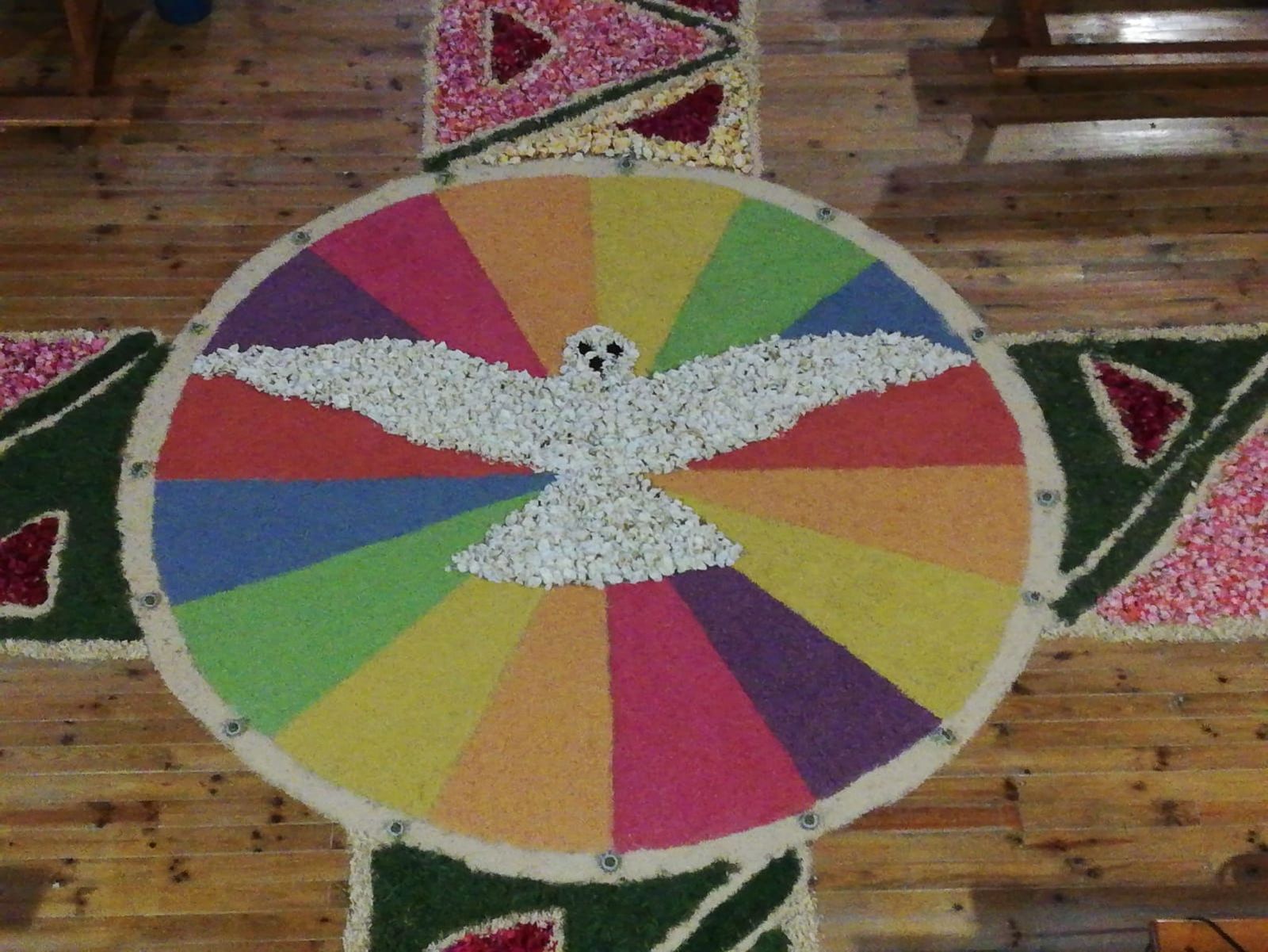 alfombra-por-el-corpus-en-la-iglesia-de-el-perdigon-9