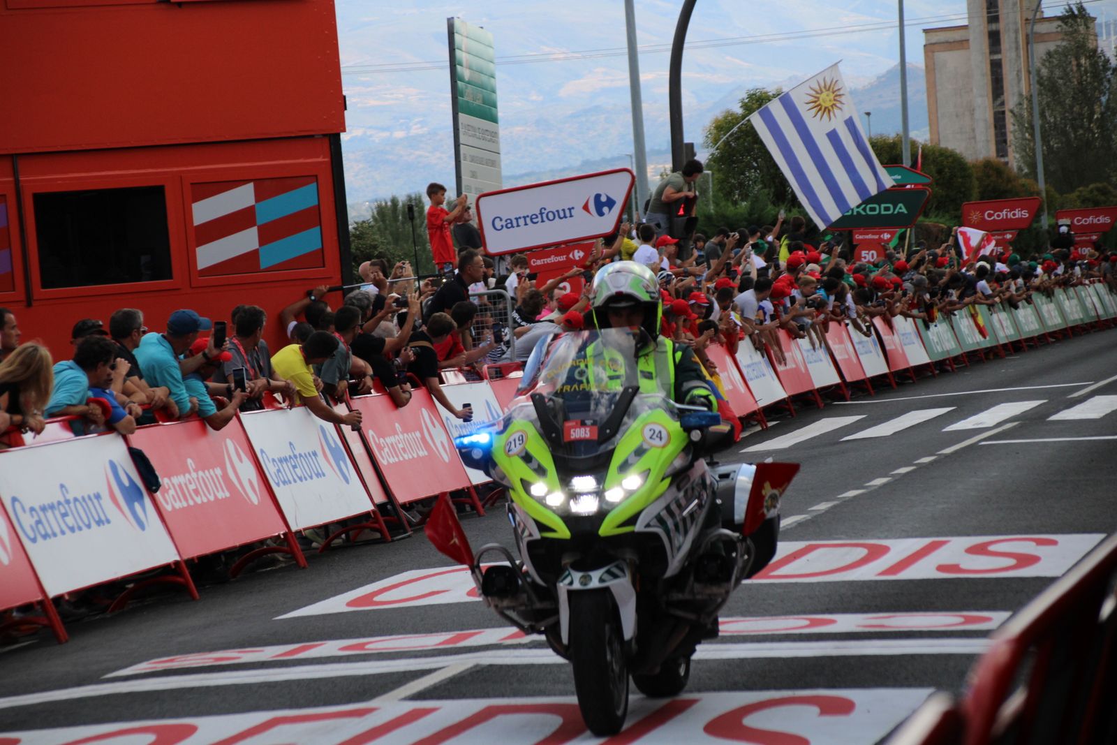 Así es el dispositivo de seguridad de la Guardia Civil en una etapa de La Vuelta