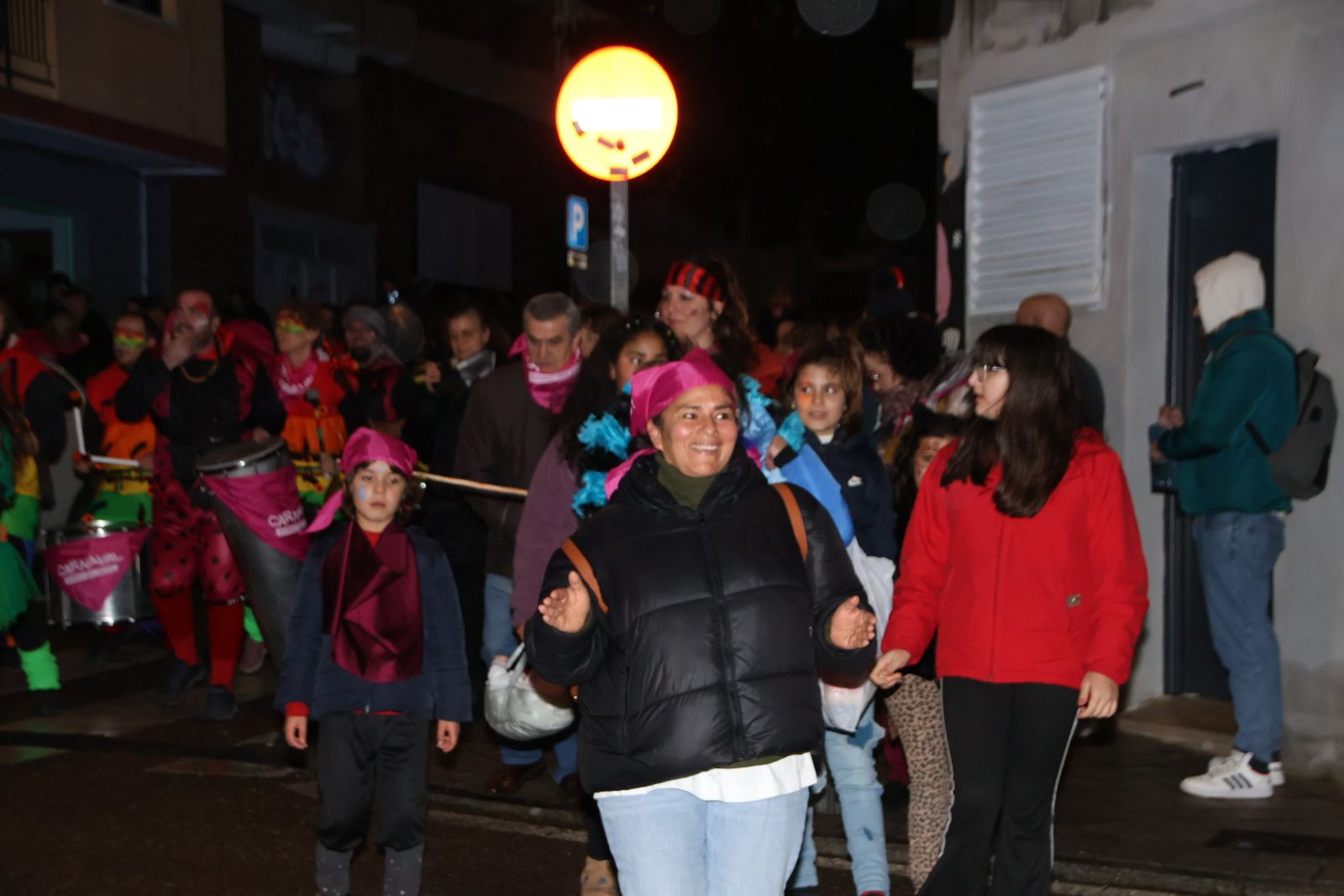 Desfile de disfraces con pasacalles a cargo de Blocco Charr