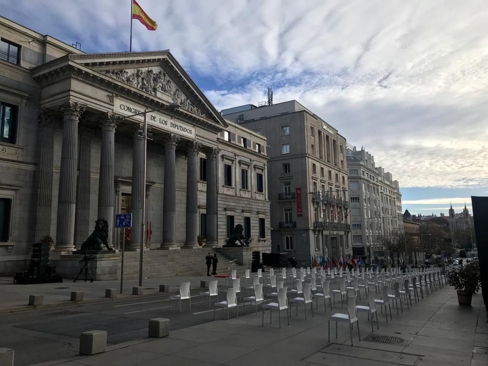 Todo preparado en la Carrera de San Jerónimo para el acto del Día de la Constitución, el 6 de diciembre de 2020
