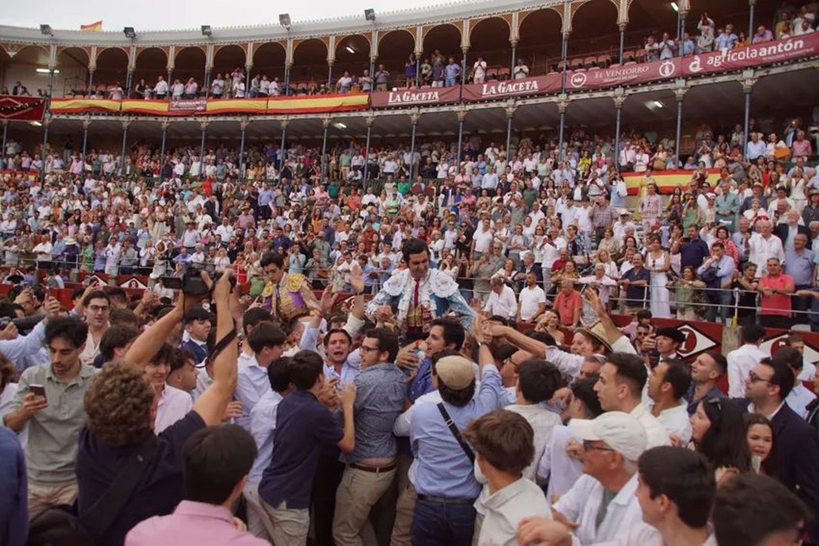 Mano mano entre Morante de la Puebla y Marco Pérez por San Juan de Sahagún en Salamanca