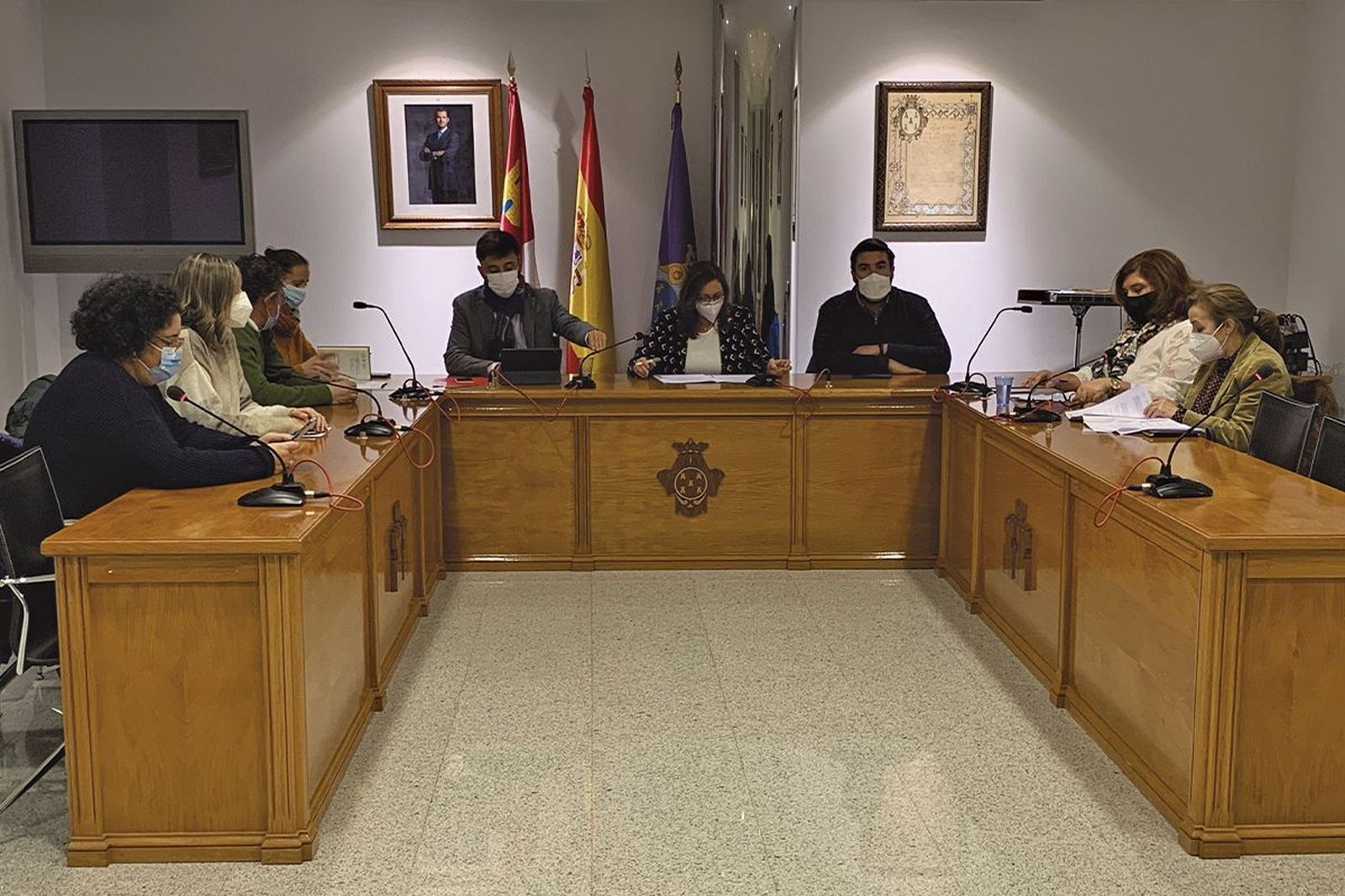 Un momento del pleno del Ayuntamiento de Peñaranda celebrado para conceder la medalla de la ciudad de Peñaranda