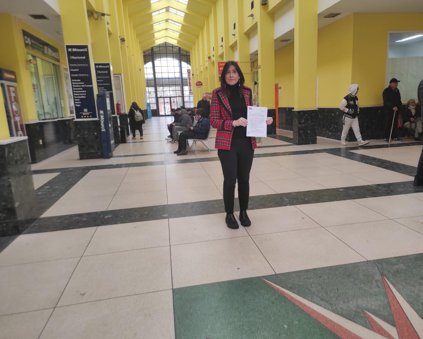 Ana Sánchez en la estación de autobuses de Zamora