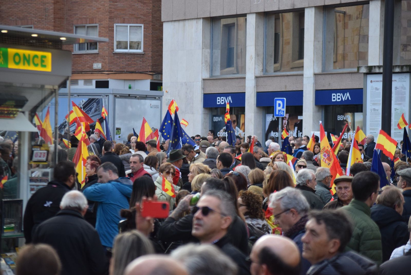 concentracion-del-pp-contra-la-amnistia-4