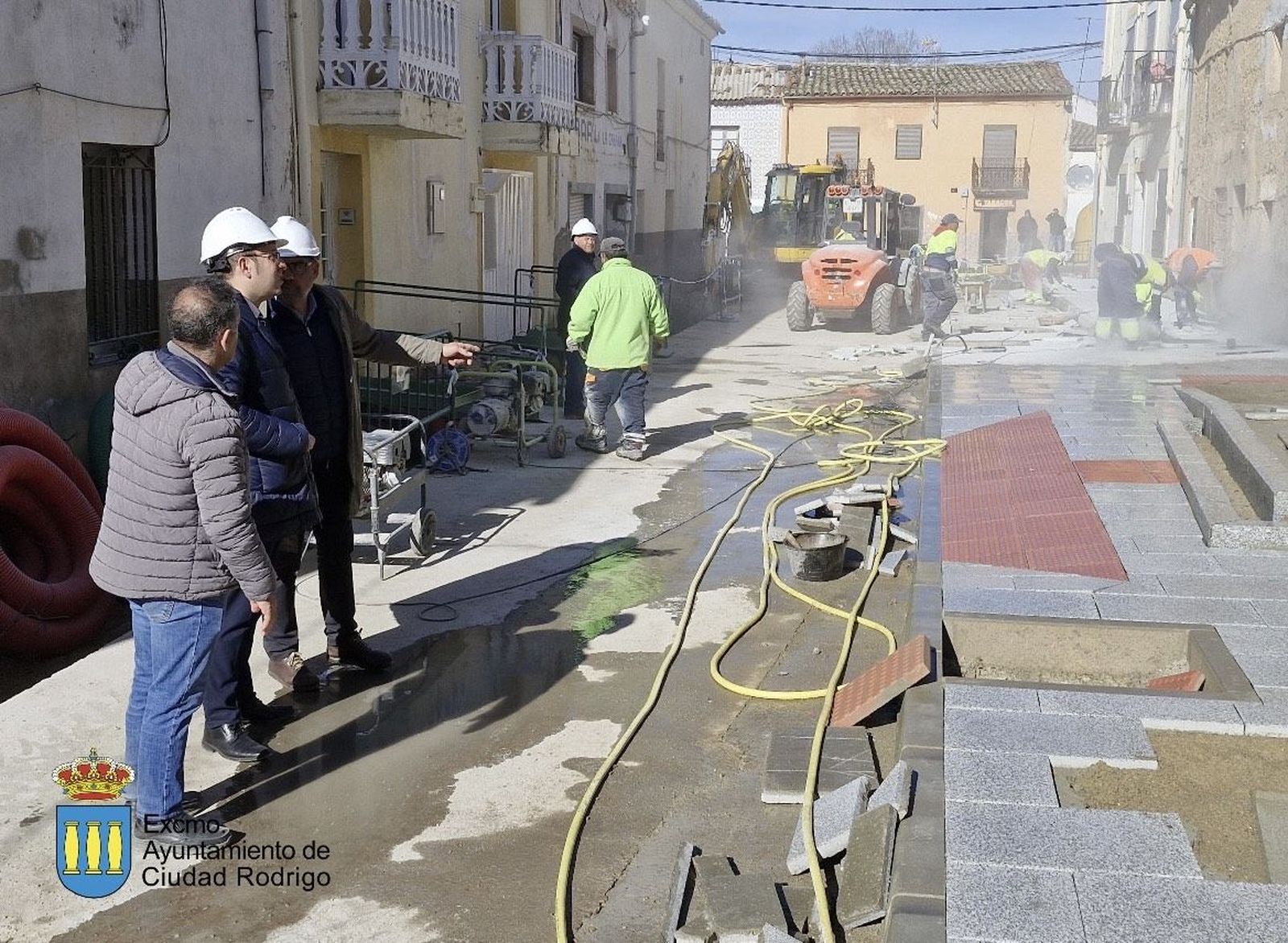 Marcos Iglesias, acompañado por los delegados de Obras y Jardines, Ramón Sastre y José Manuel Jerez, han visitado las obras