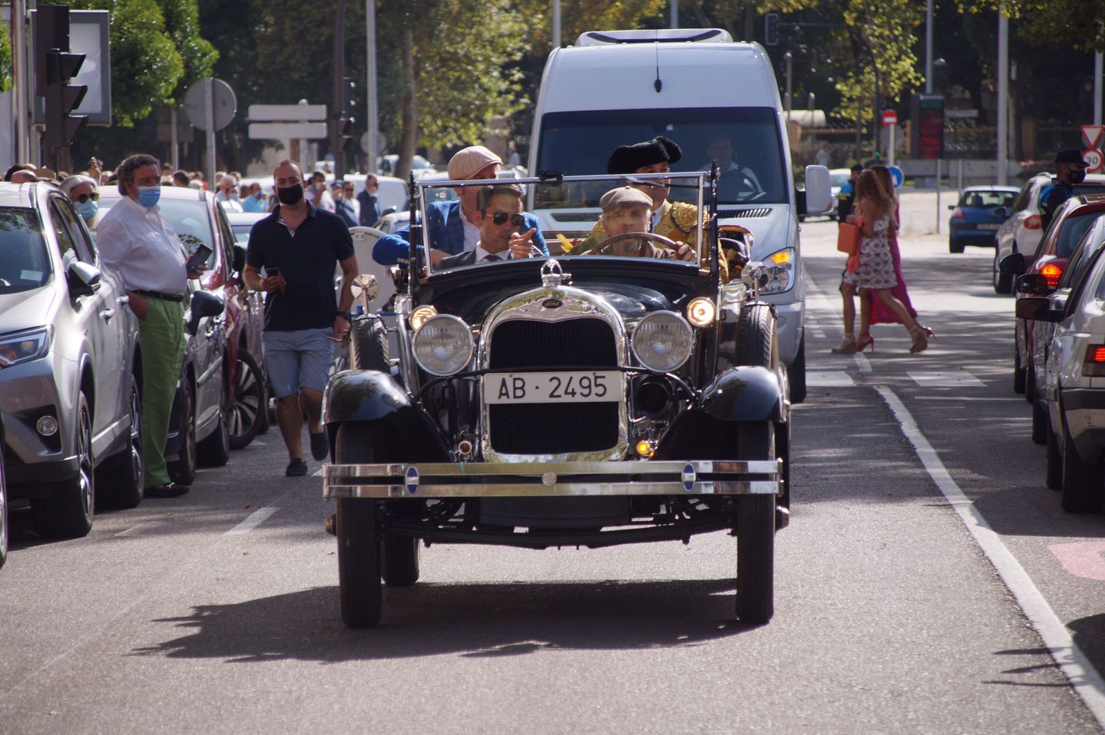 VÍDEO | Morante llegó a La Glorieta en un coche de época