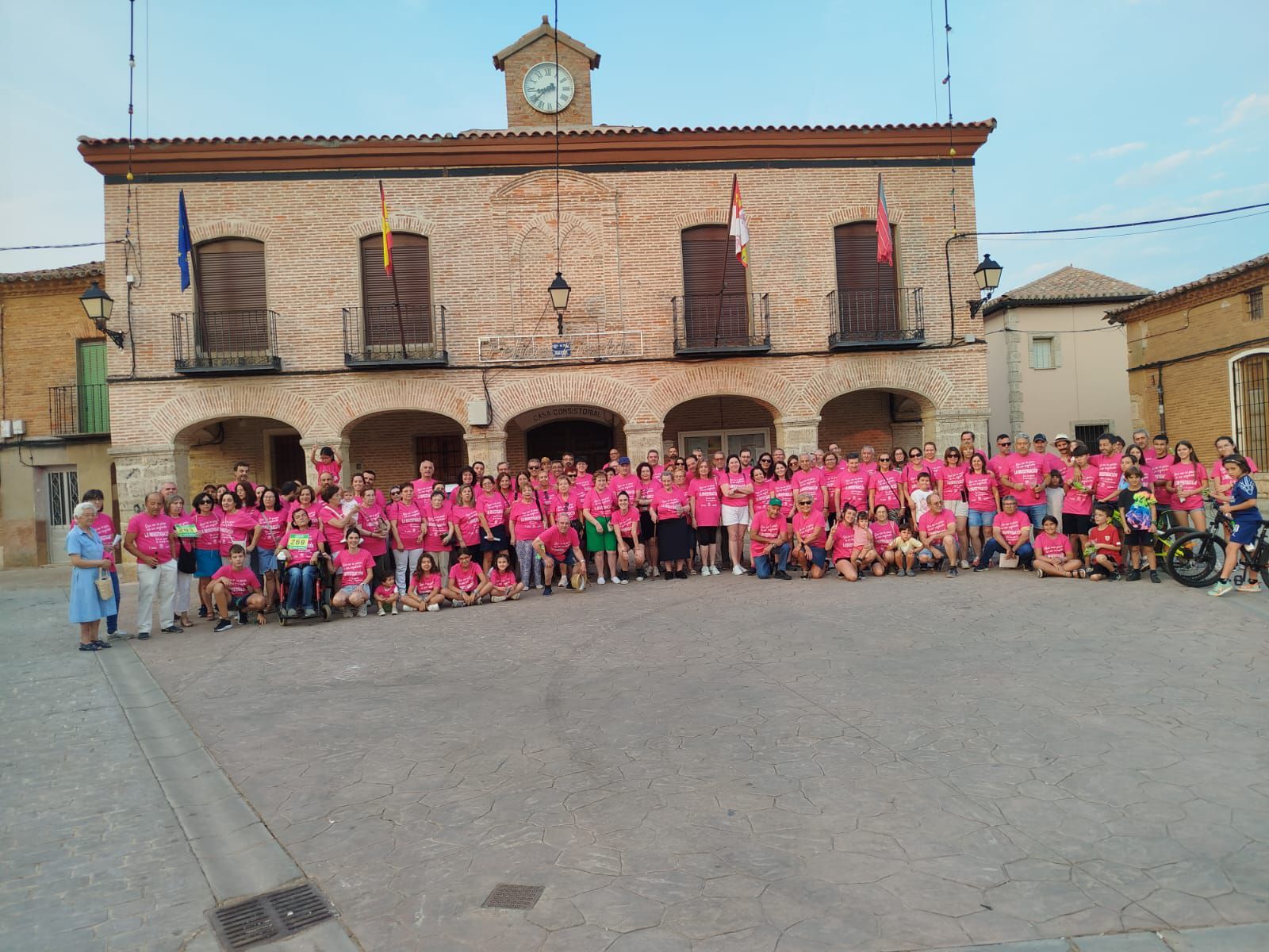 Una marea rosa de solidaridad recorre Cañizo de Campos contra el cáncer