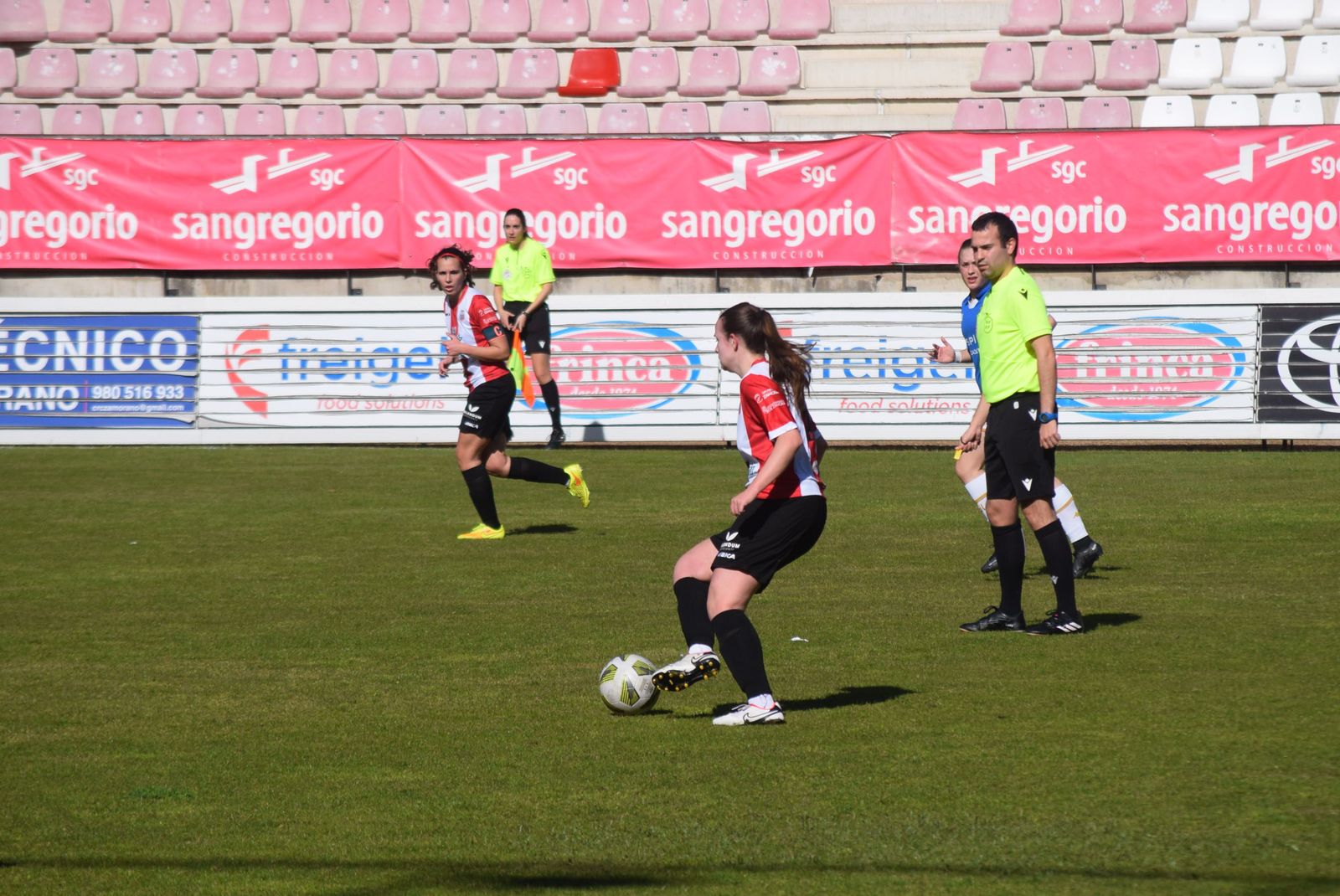Un instante de un partido del Zamora CF Amigos del Duero en el Ruta de la Plata. Archivo