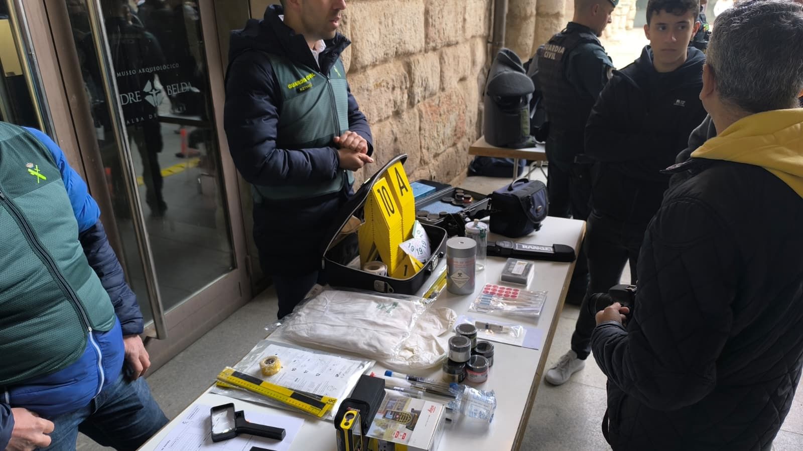 Plan seguridad en centros escolares Guardia Civil en Alba de Tormes  (4).jpeg