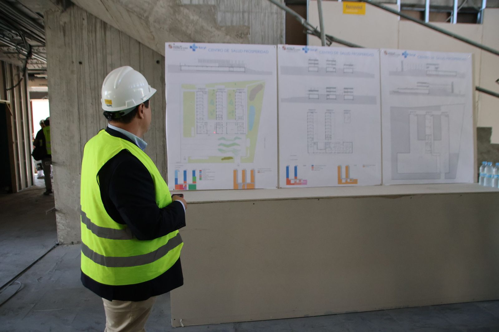 El consejero de Sanidad, Alejandro Vázquez Ramos, visita las obras del centro de salud Prosperidad
