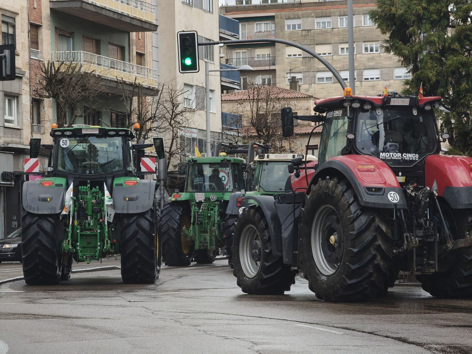 En imágenes la marcha con tractores y vehículos de campo en Salamanca en protesta contra Mercosur