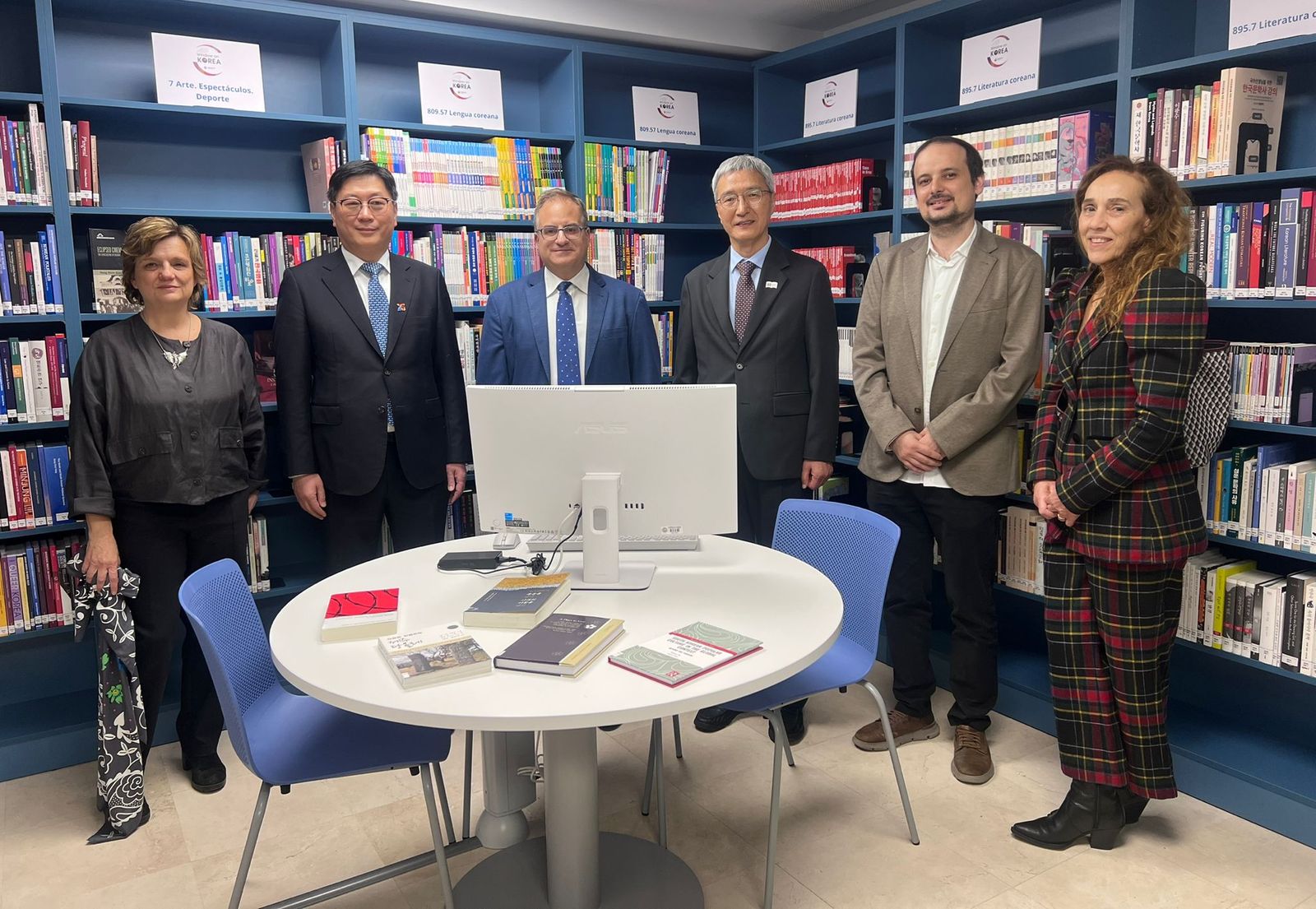 La Facultad de Filología inaugura el espacio “WOK” de estudios coreanos