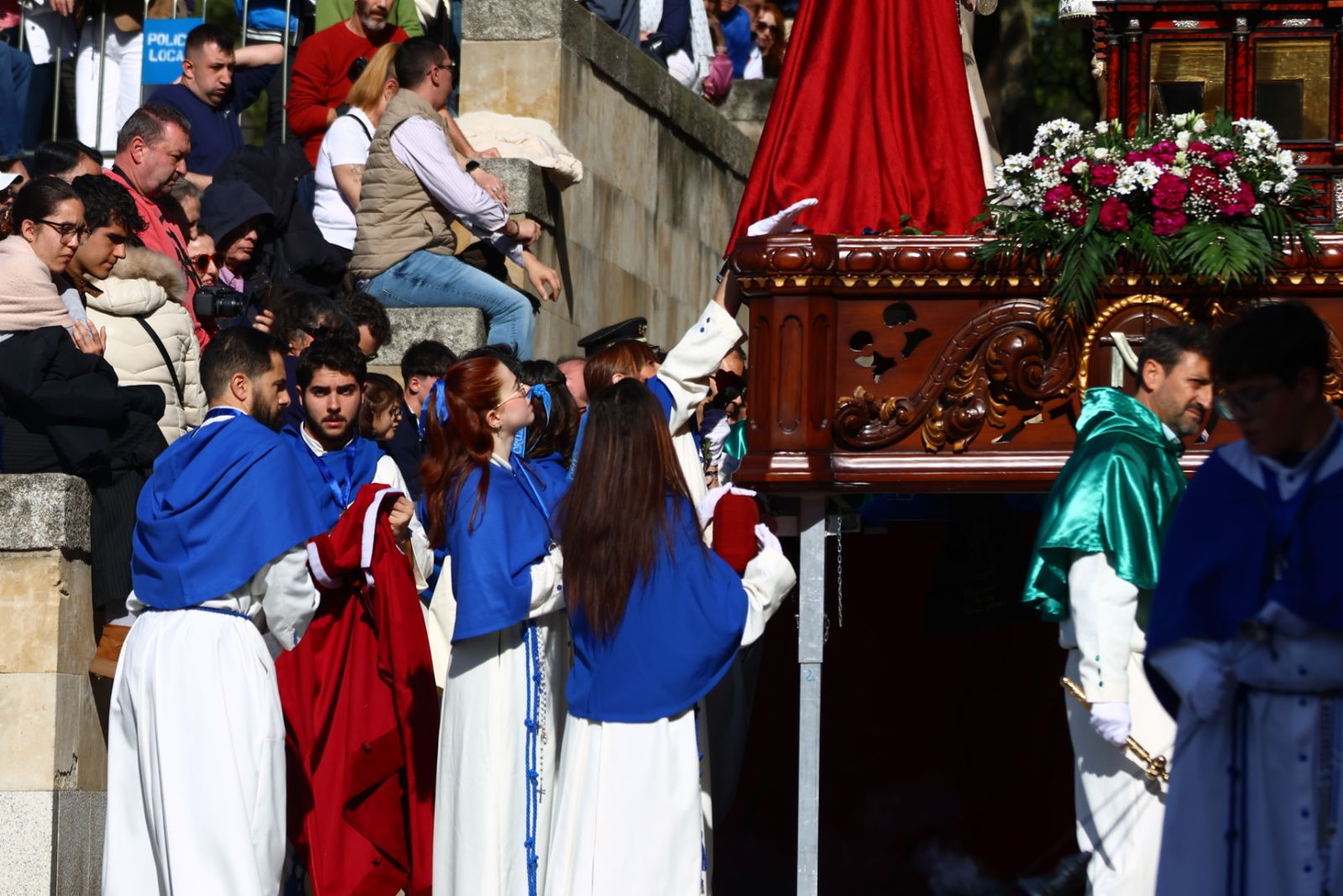 Procesión del encuentro de Nuestra Señora de la Alegría y Jesús Resucitado en el Domingo de Resurrección en Salamanca