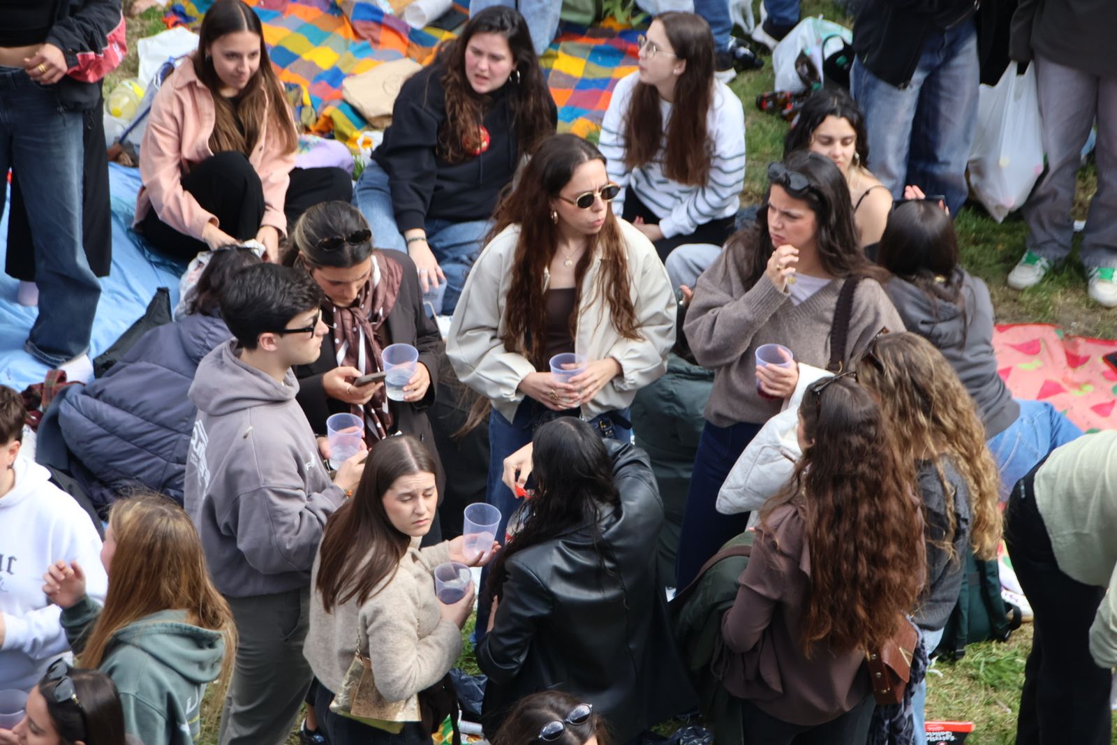 Un multitudinario Lunes de Aguas en Salamanca llena la ribera del Tormes