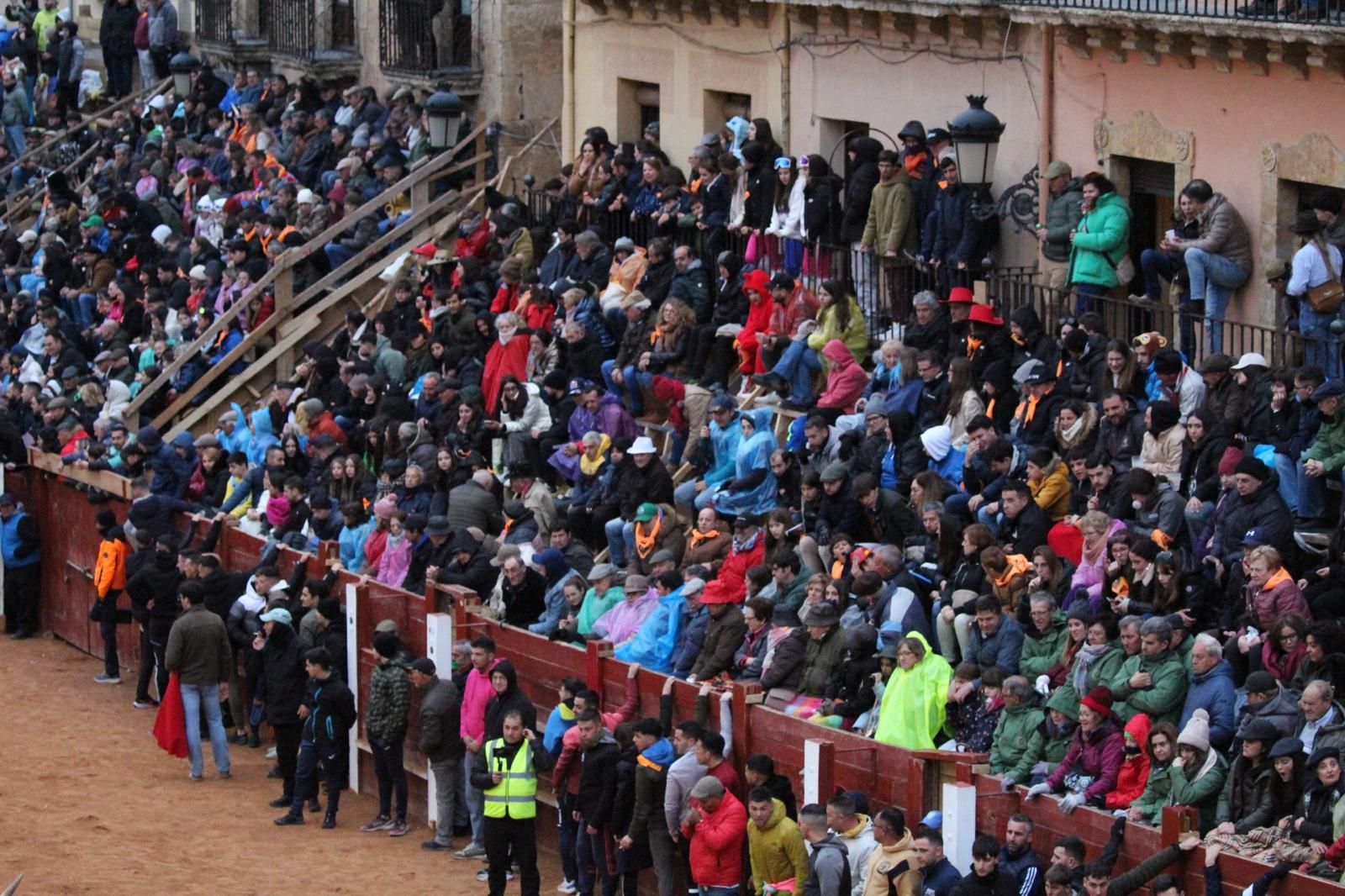 ambiente-y-capea-vespertina-sabado-de-carnaval-en-ciudad-rodrigo-2025-fotos-belen-hurtado-27