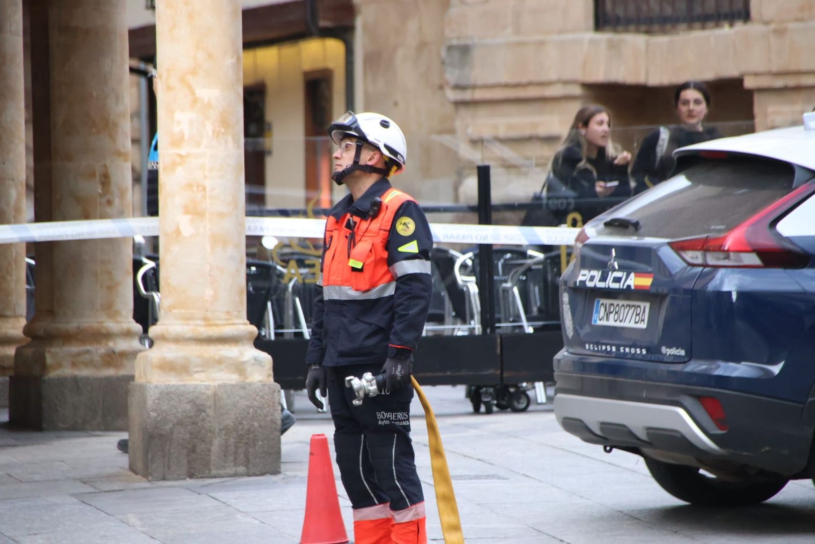 Policía Nacional y Bomberos actúan en un incendio en la calle Meléndez