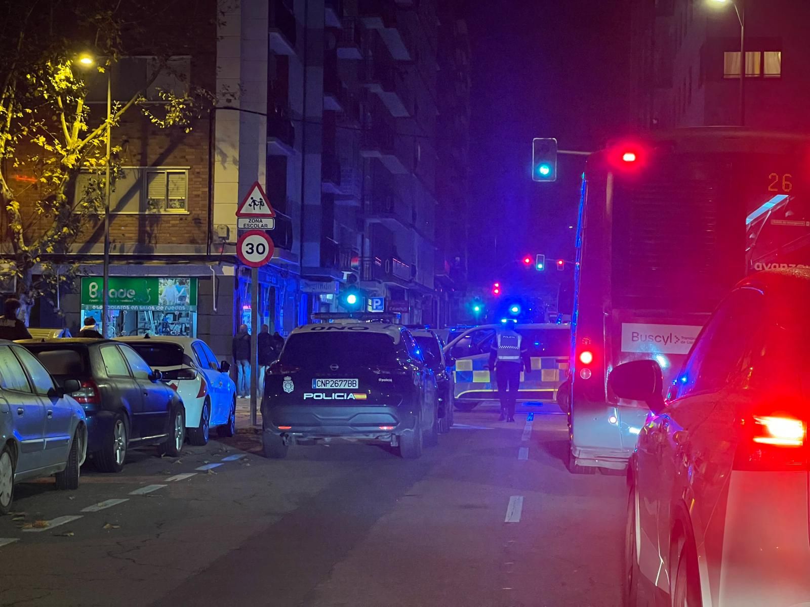 Gran despliegue de Bomberos y Policía por un incendio en Salamanca