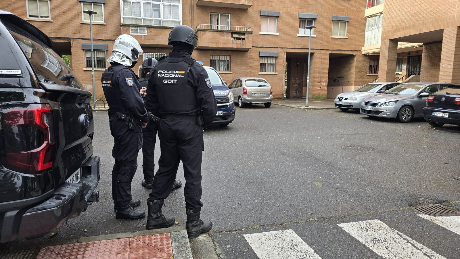 Redada de la Policía Nacional en la Plaza de Extremadura