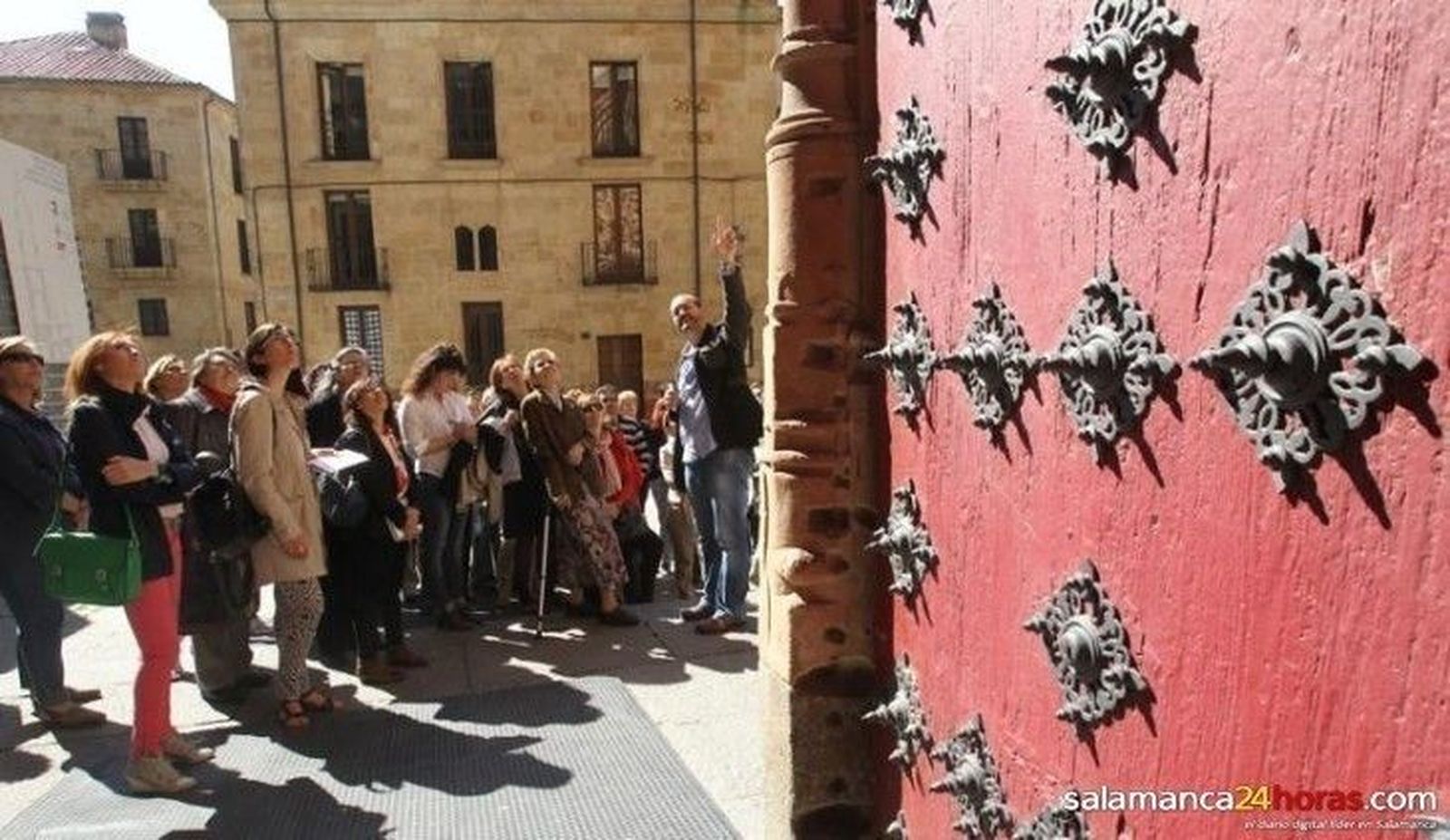 Los guías de turismo siguen esperando que la Junta establezca los requisitos de su profesión