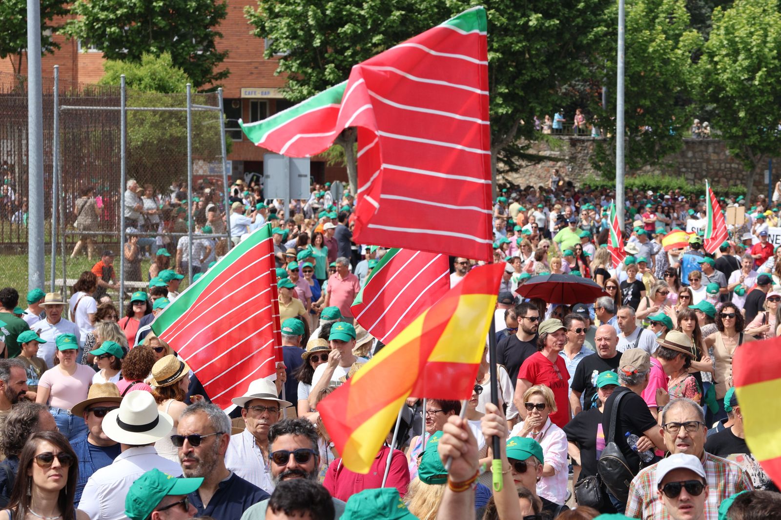 manifestacion-contra-la-perida-de-servicios-de-ave-47