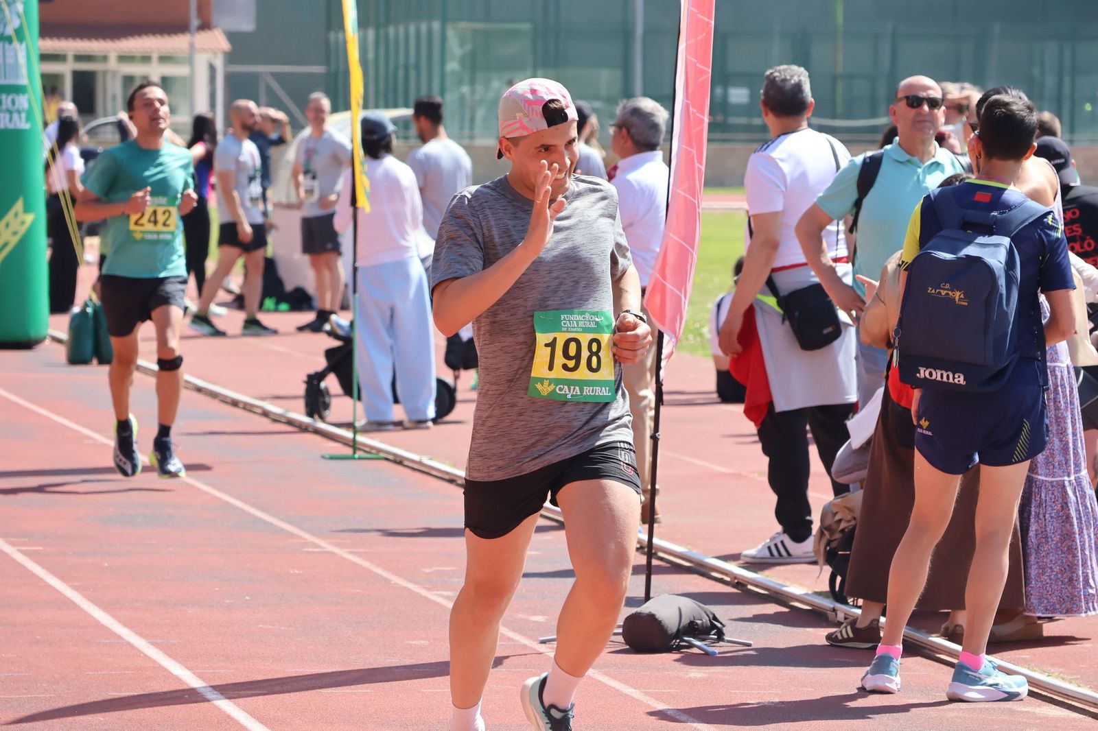 GALERÍA | Revive en imágenes la llegada a meta de los atletas en la Media Maratón de Zamora