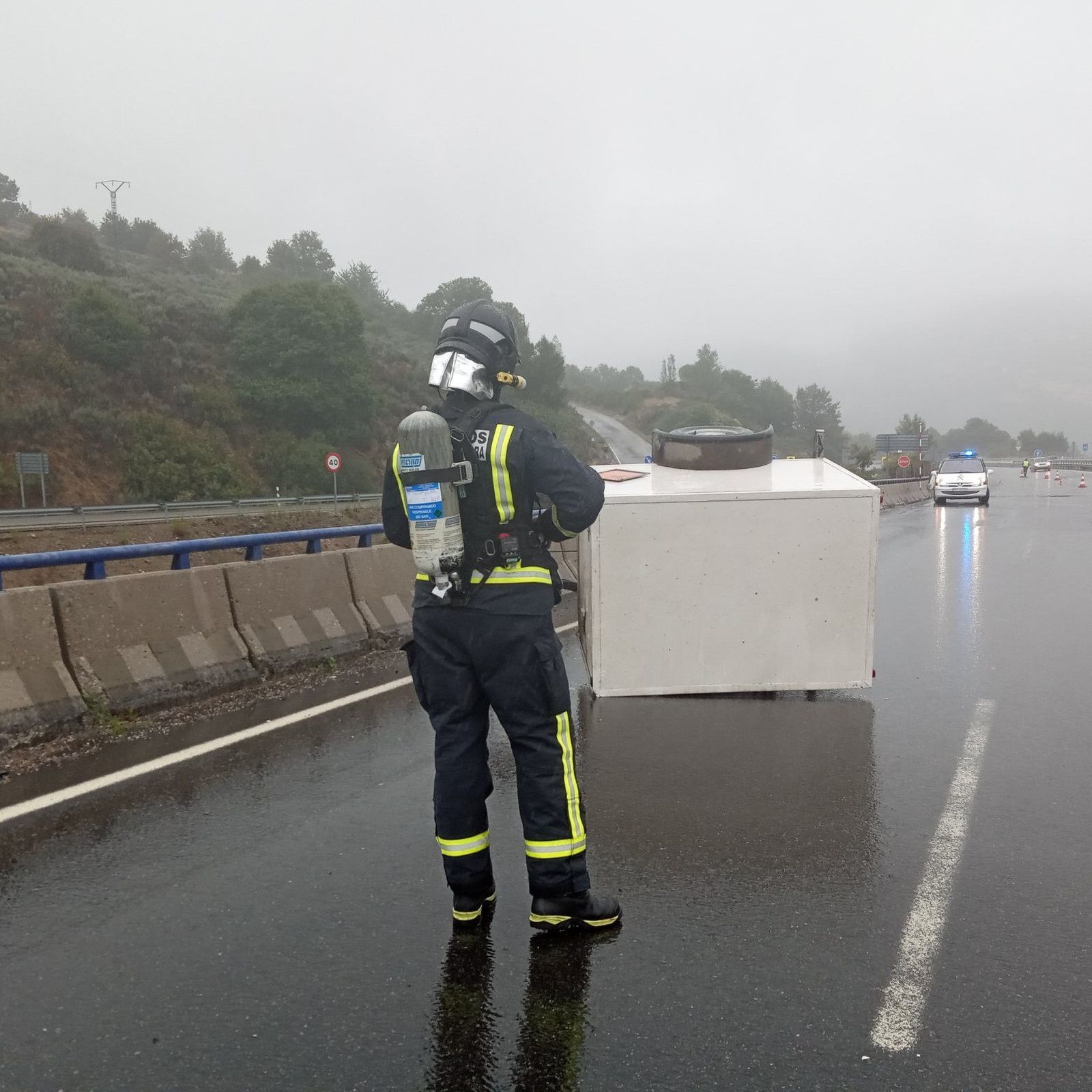 Bomberos accidente perdida remolque (3)