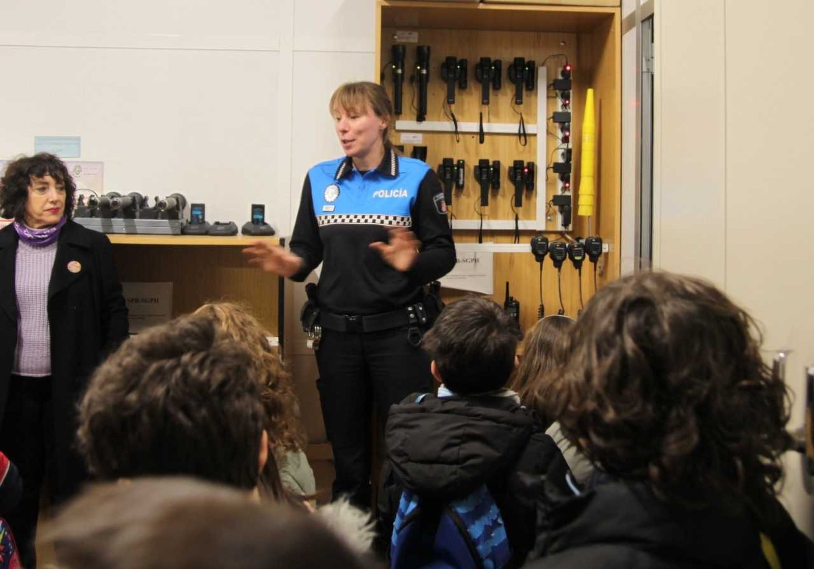 Visita de los escolares a la comisaria de Policía Local en Zamora