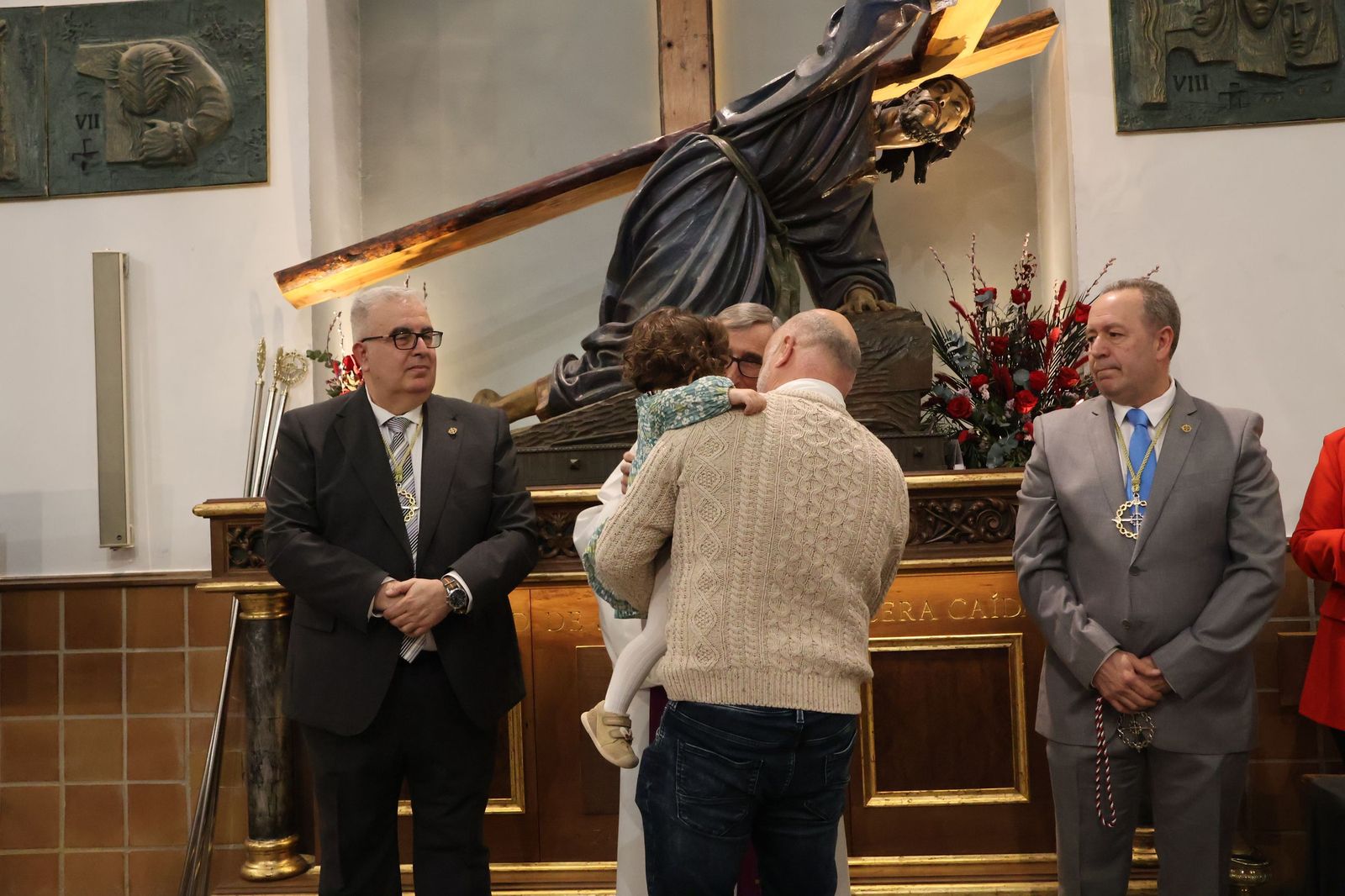 Entrada de nuevos hermanos de la Hermandad de Jesús en Su Tercera Caída (38).JPG