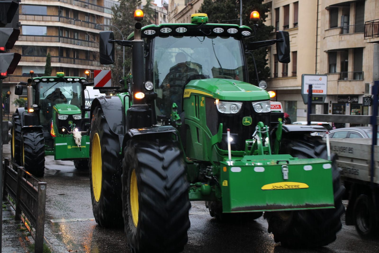 En imágenes la marcha con tractores y vehículos de campo en Salamanca en protesta contra Mercosur