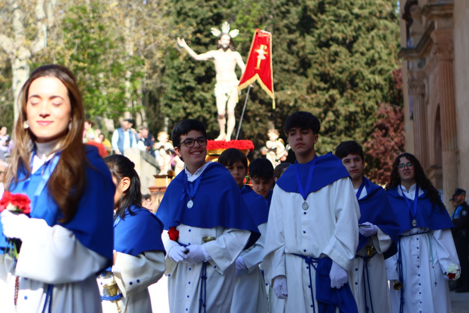 Procesión del encuentro de Nuestra Señora de la Alegría y Jesús Resucitado en el Domingo de Resurrección en Salamanca