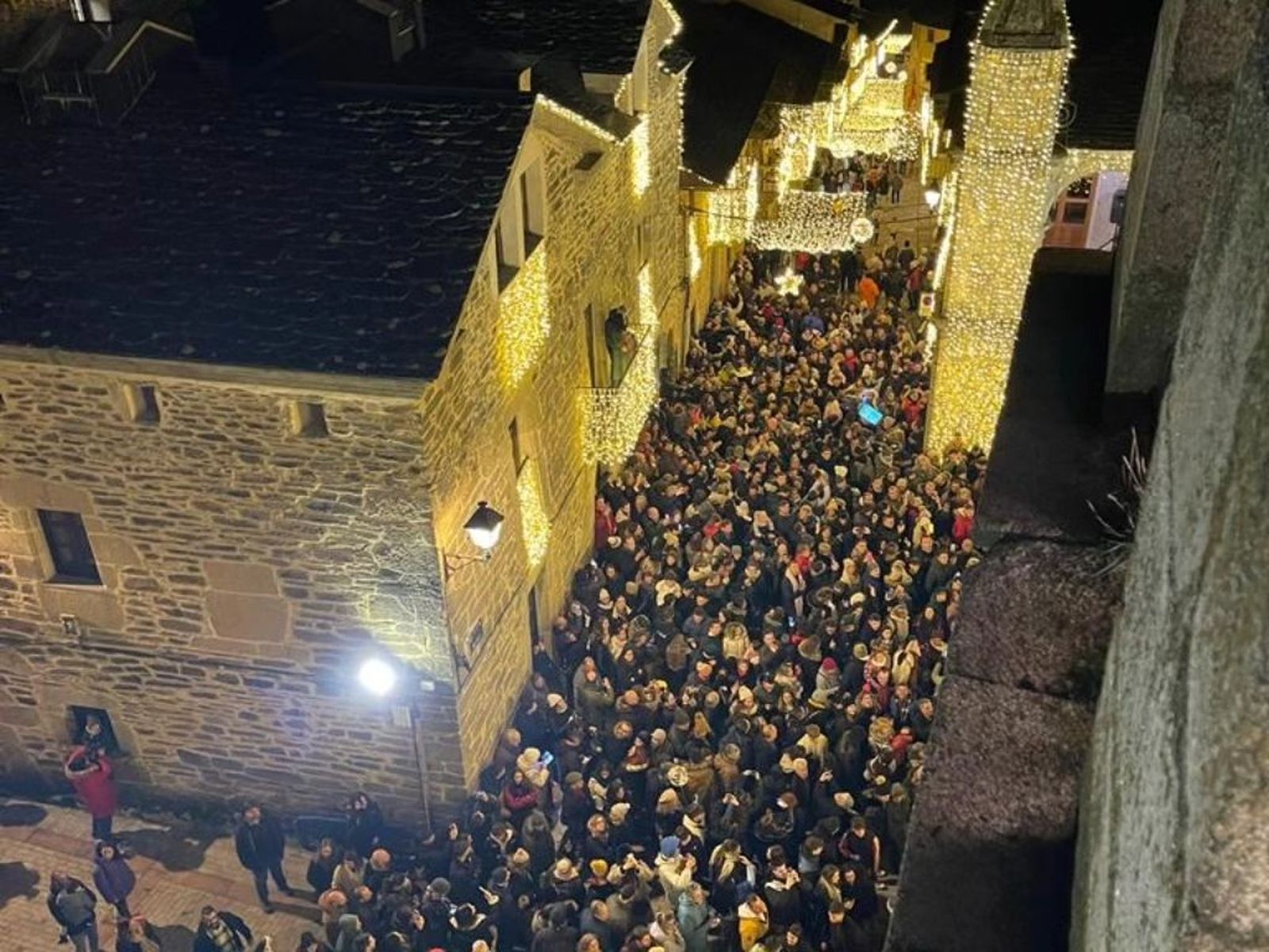 Encendido de la iluminación navideña en Puebla de Sanabria 3