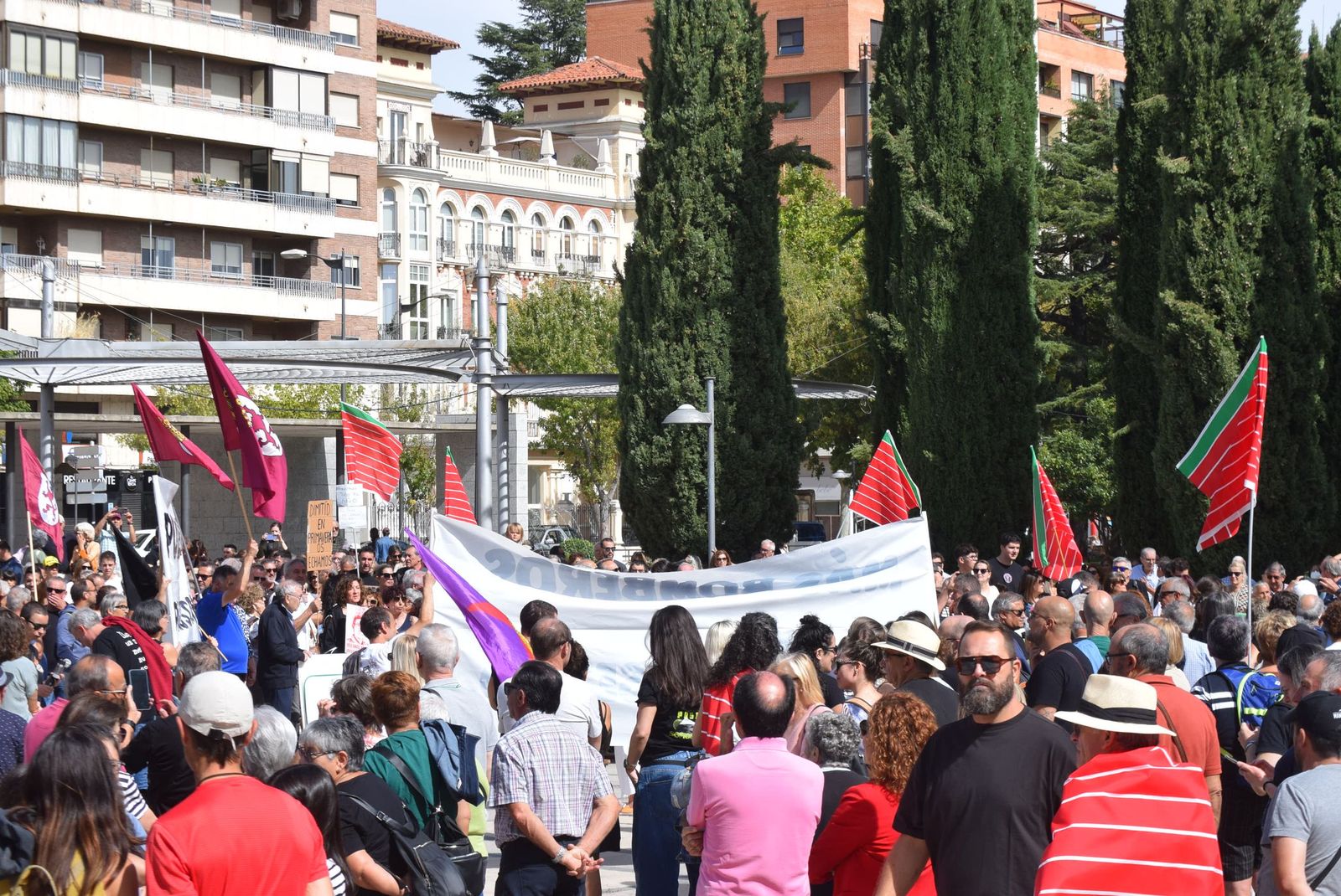 Concentración para reclamar "respeto y justicia" para Zamora tras los incendios