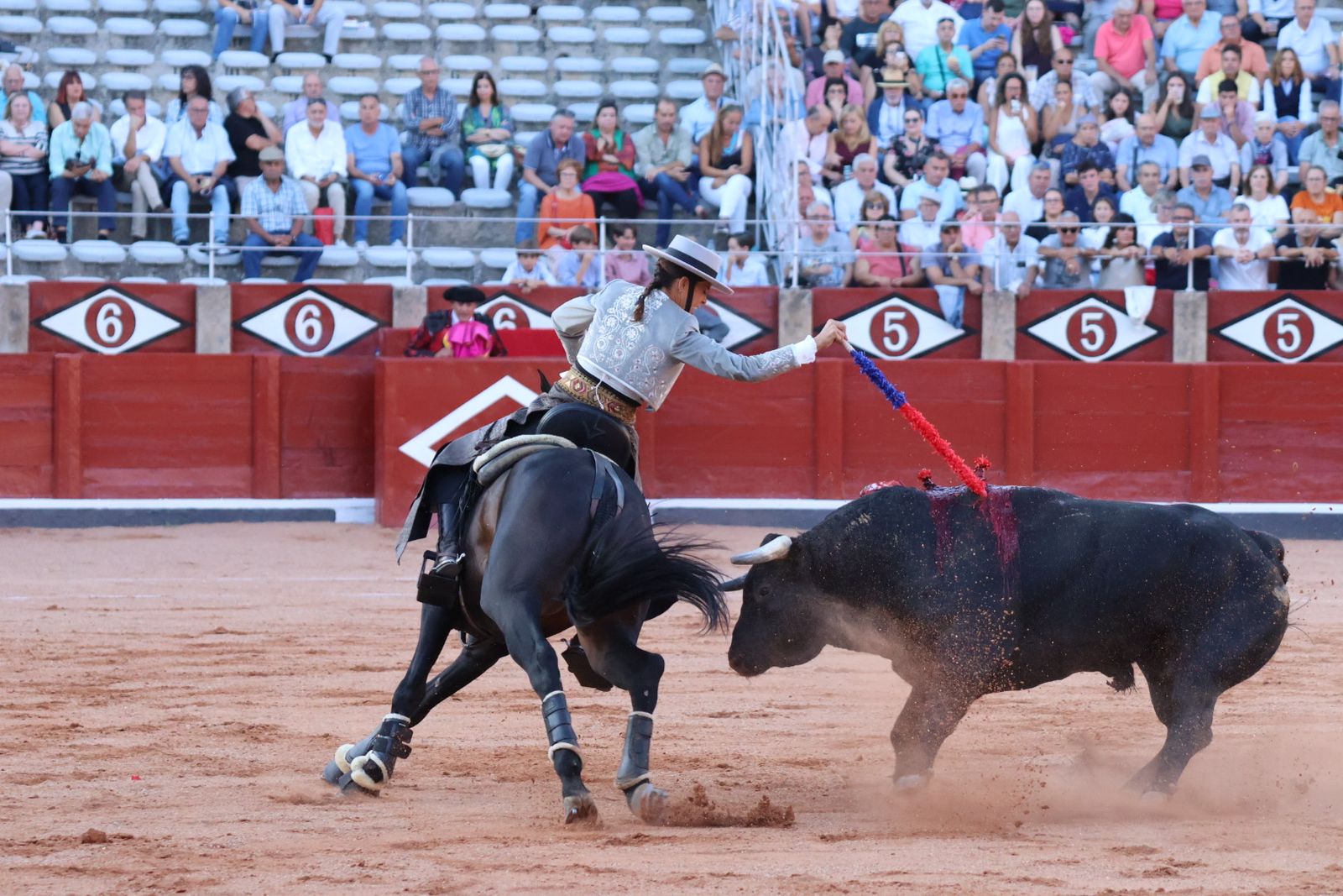 La Glorieta revive el aroma de la feria taurina con el primer festejo: Lea Vicens, Raquel Martín y Olga Casado