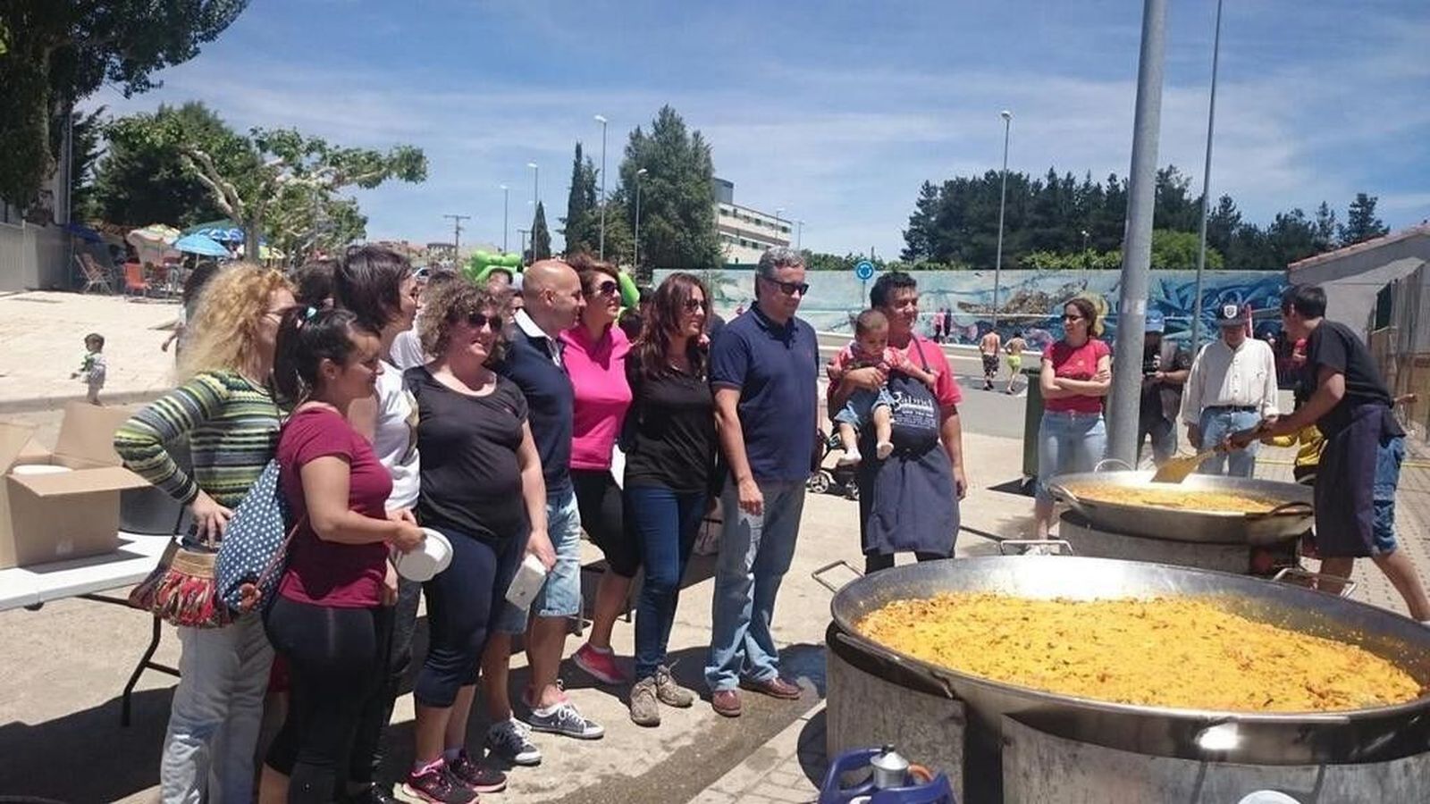 La jornada de Convivencia Escolar reparte casi 800 raciones de paella