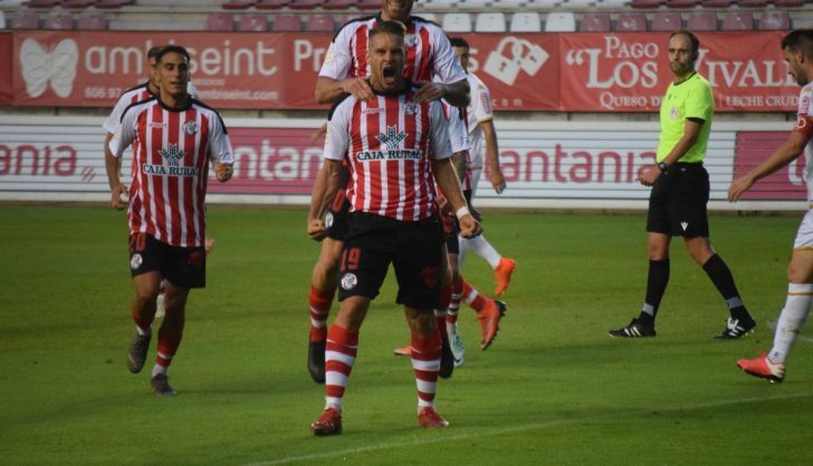 Los jugadores del Zamora CF celebran un gol