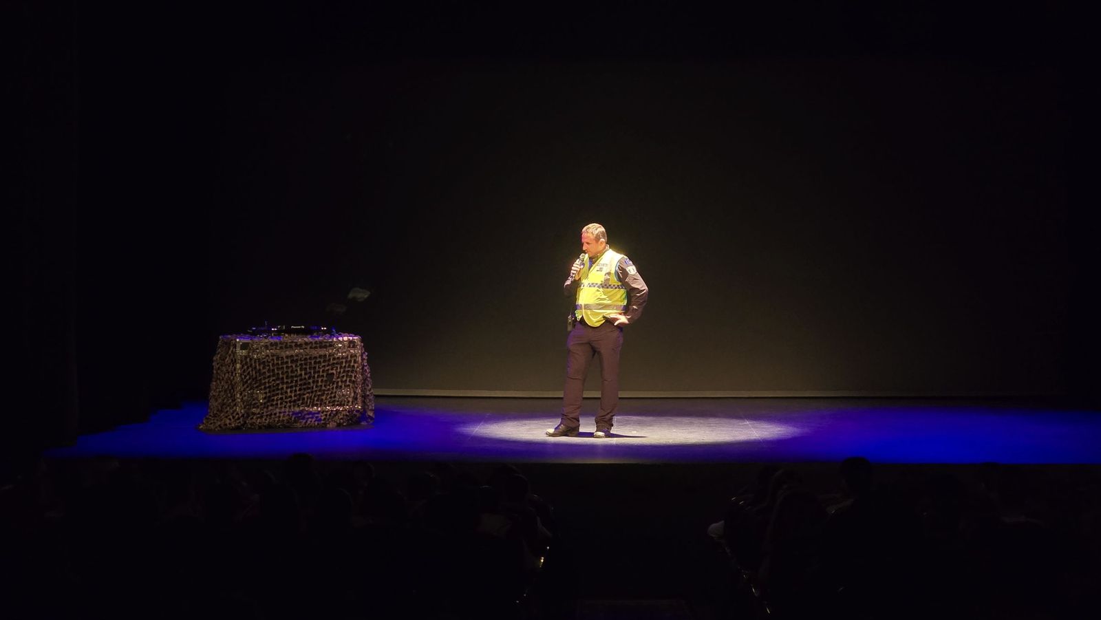 El concejal de Protección Ciudadana y Tráfico, Ángel Molina, asiste a la actividad escolar de concienciación sobre seguridad vial de Aesleme