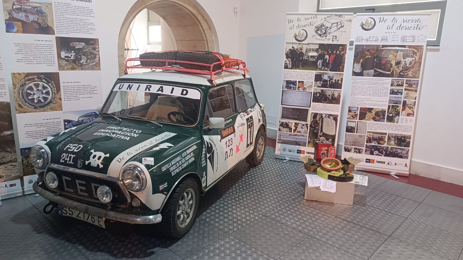 Proyecto educativo 'De la Sierra al Desierto' con un Morris Mini 850 L