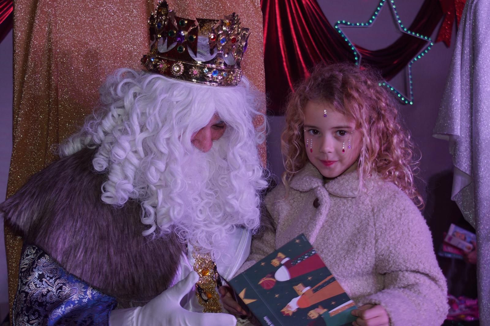 Los Reyes Magos reciben las cartas de los niños de El Encinar
