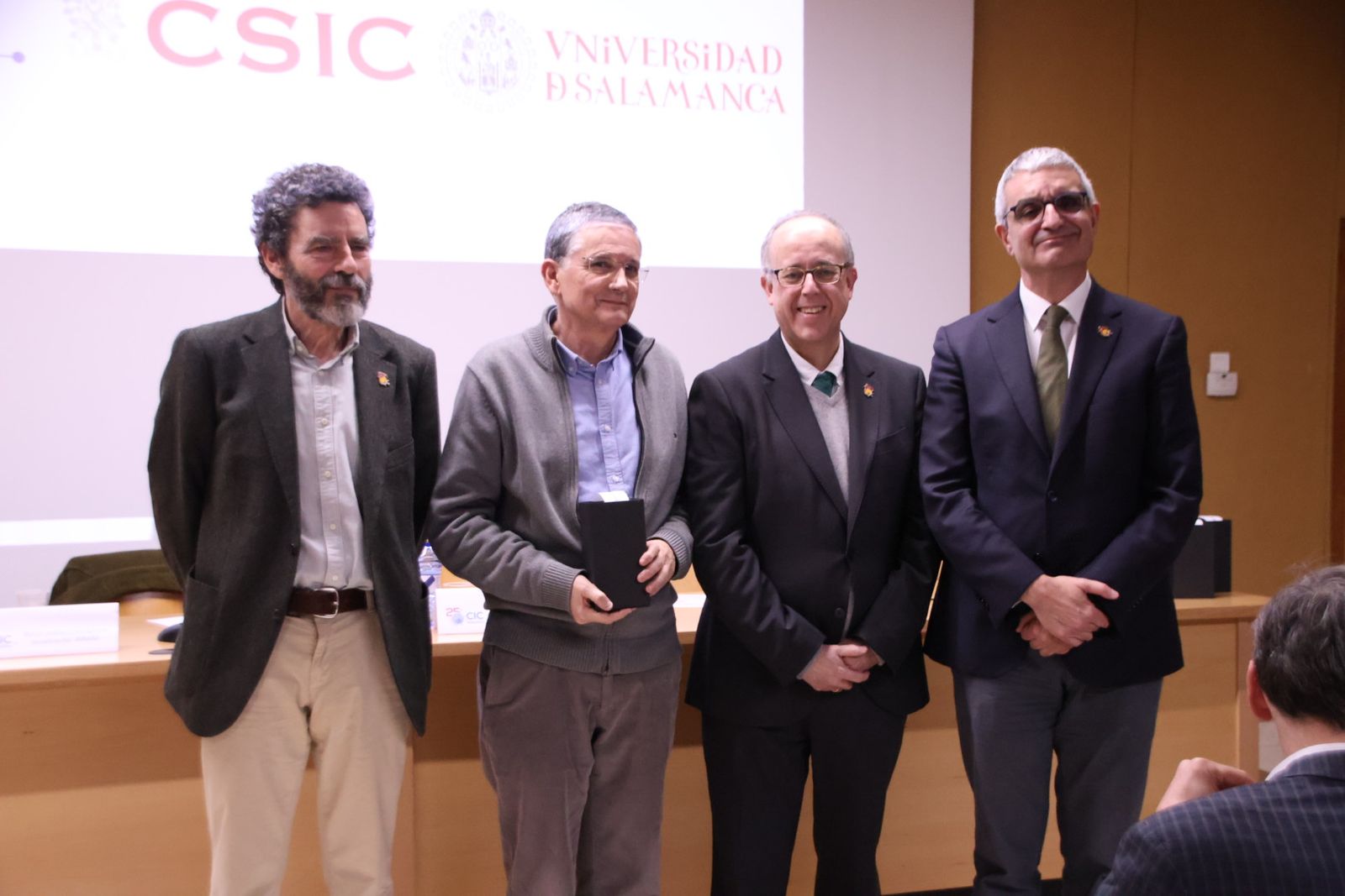 El Centro de Investigación del Cáncer (CIC) organiza un homenaje al personal que cumple 25 años