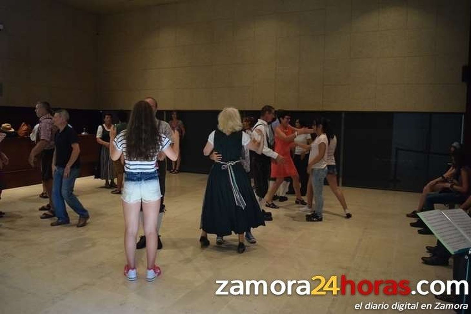 Zamora se inunda de Folcklore