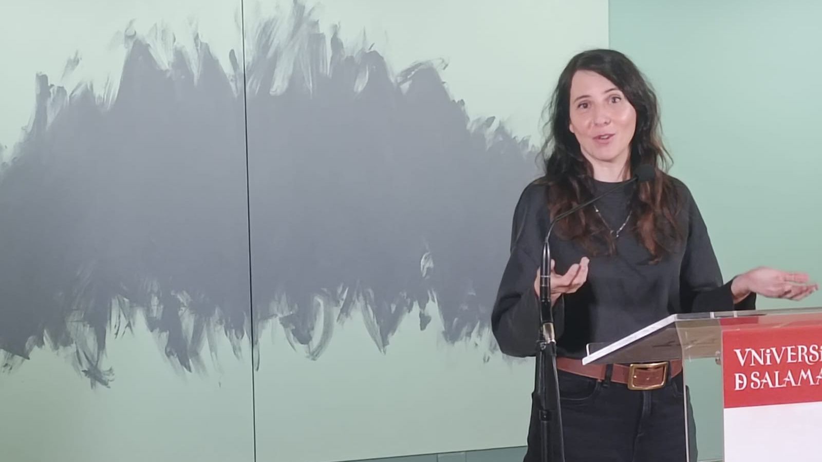 Virginia Rivas presenta su exposición 'El color del ruido' en Salamanca