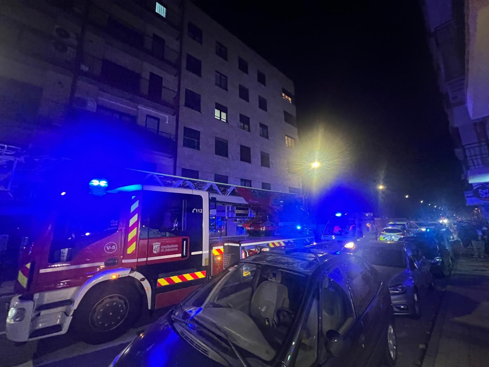Gran despliegue de Bomberos y Policía por un incendio en Salamanca
